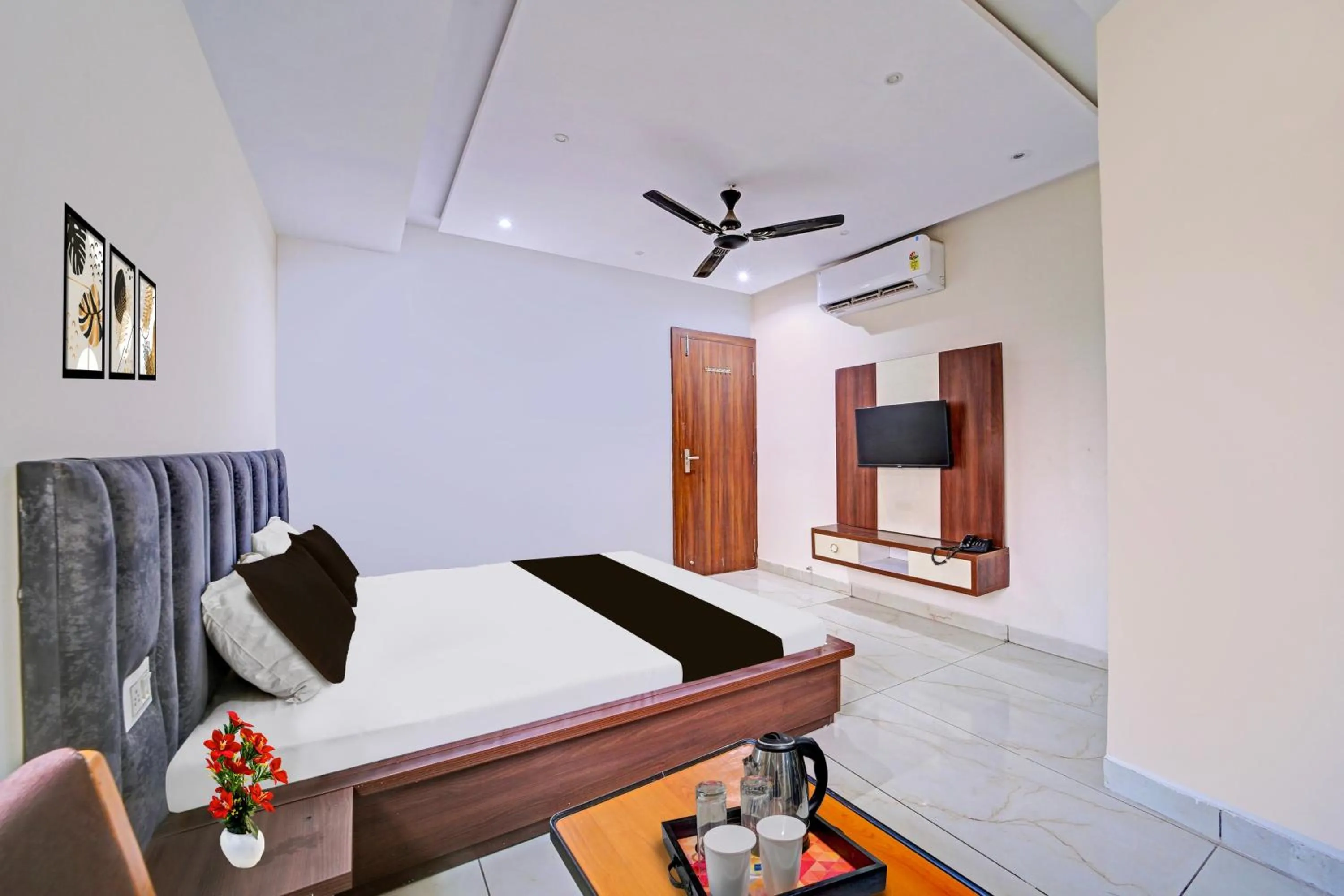 Bedroom, Bed in Townhouse LIG Main Road Indore