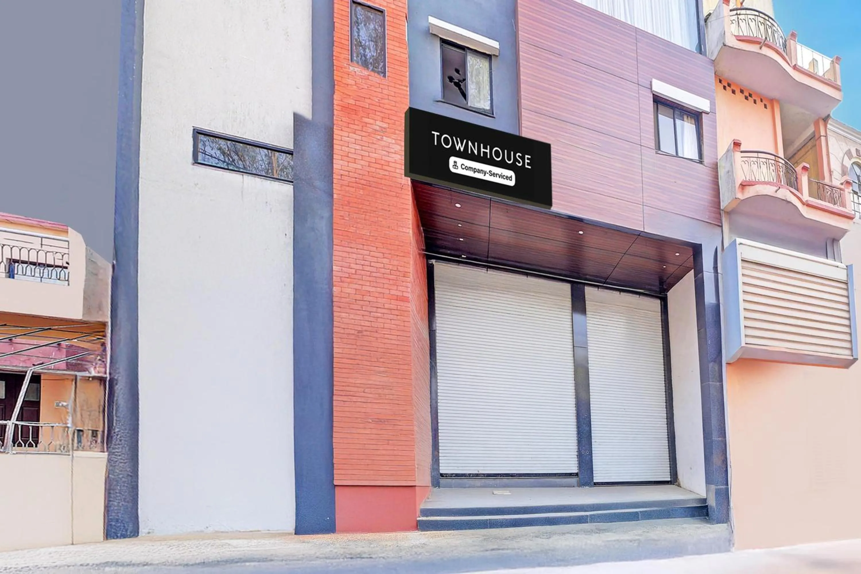 Facade/entrance in Townhouse LIG Main Road Indore