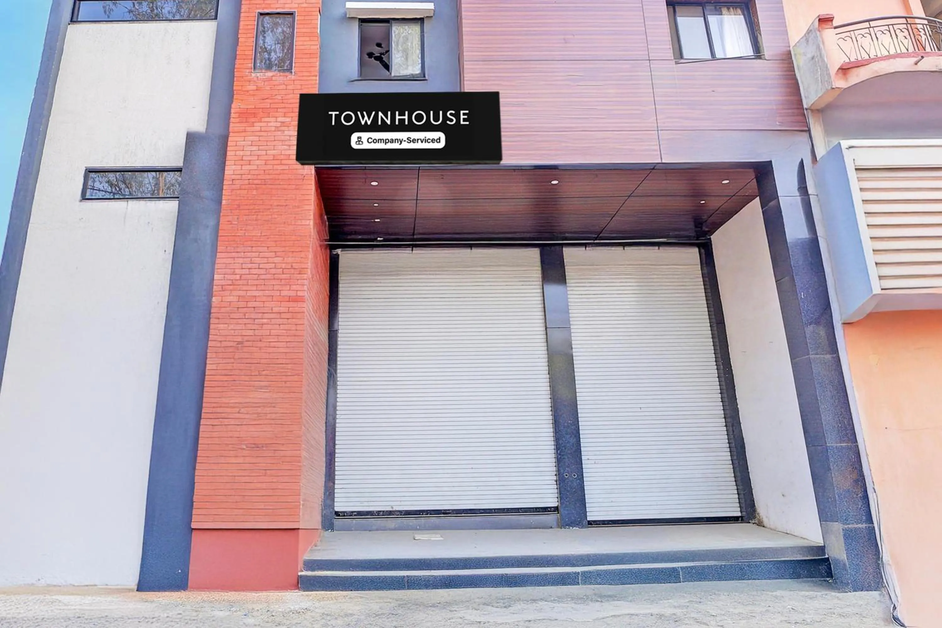 Facade/entrance in Townhouse LIG Main Road Indore