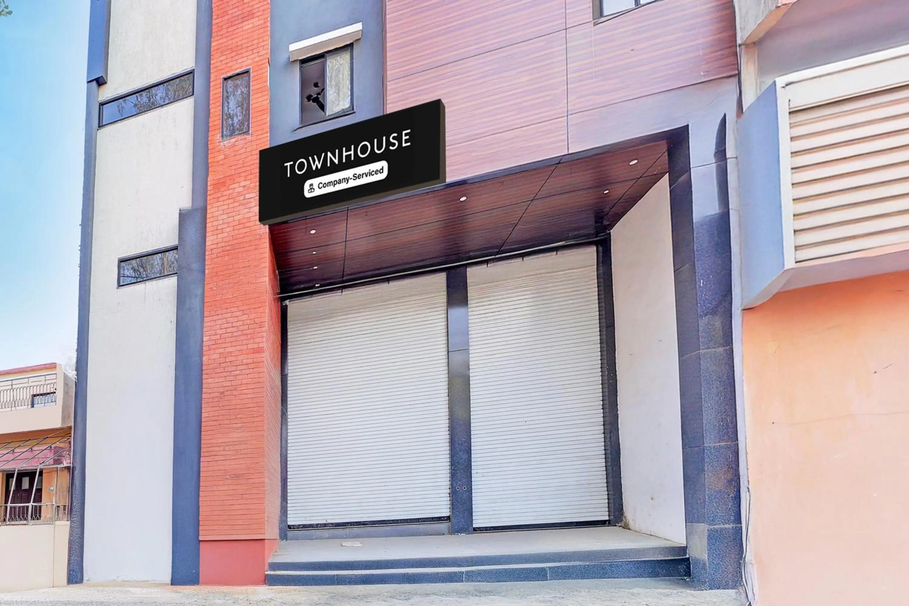 Facade/entrance in Townhouse LIG Main Road Indore