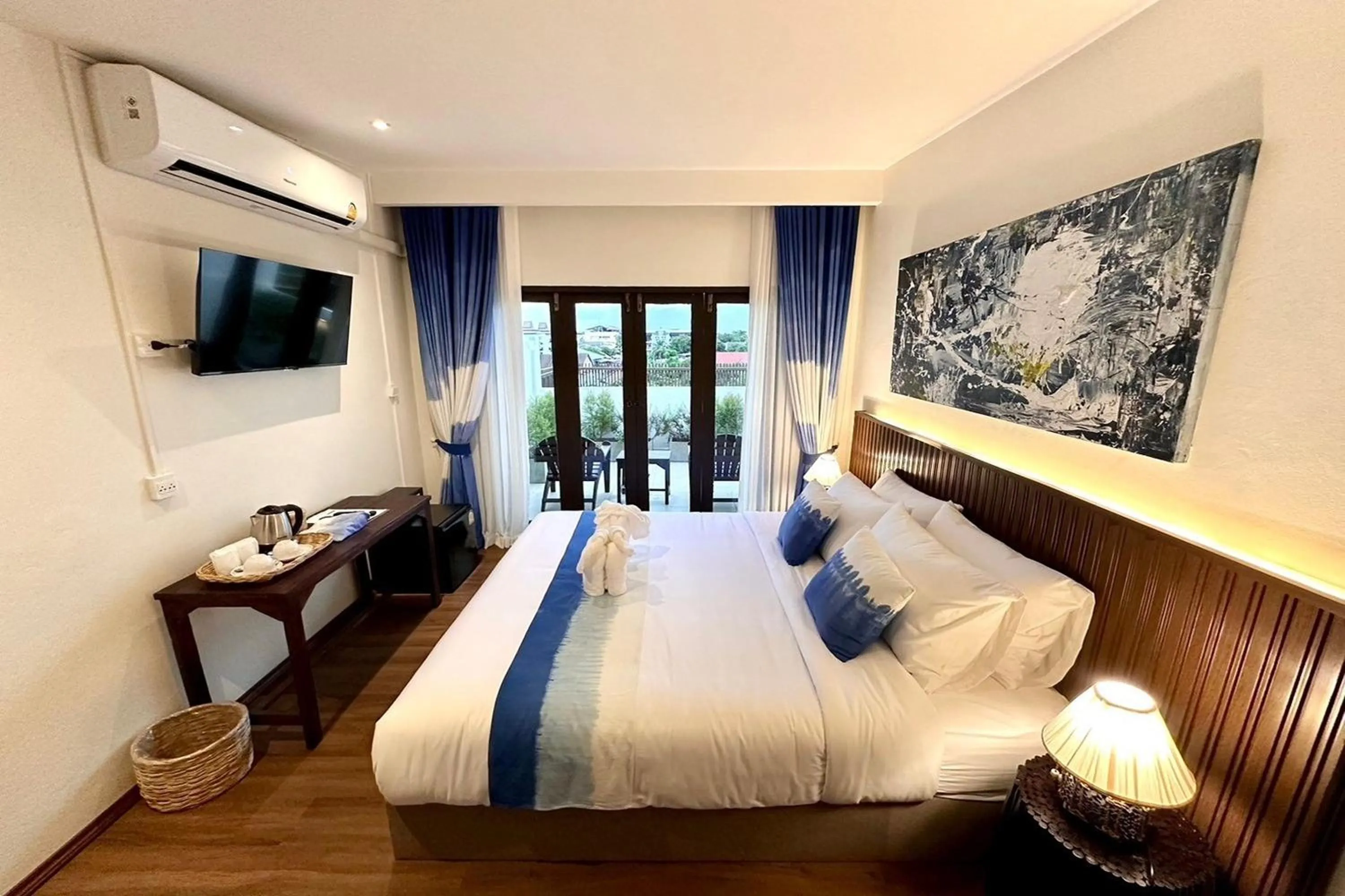 Bed in Nuan Nil Secret Courtyard