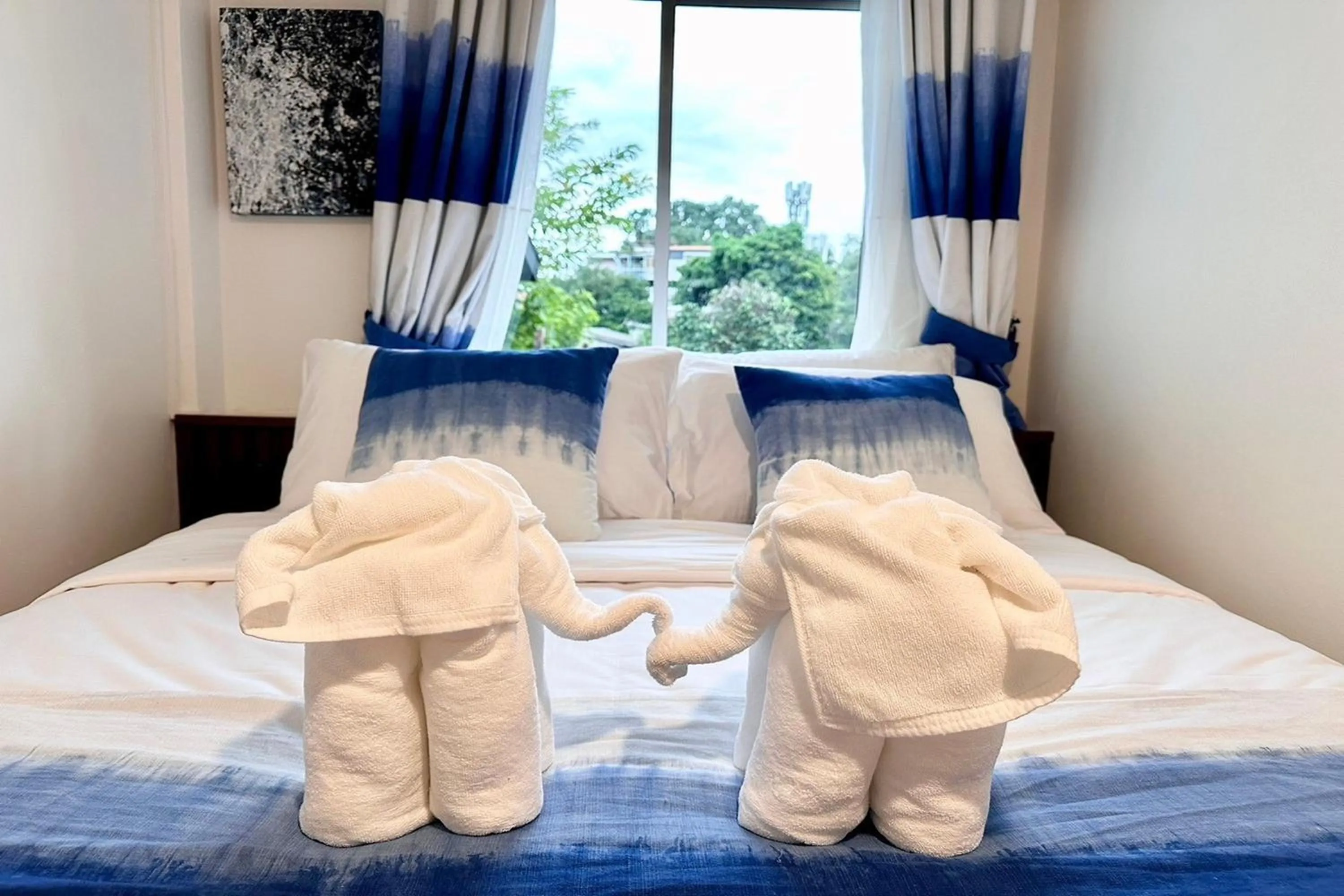 Bed in Nuan Nil Secret Courtyard