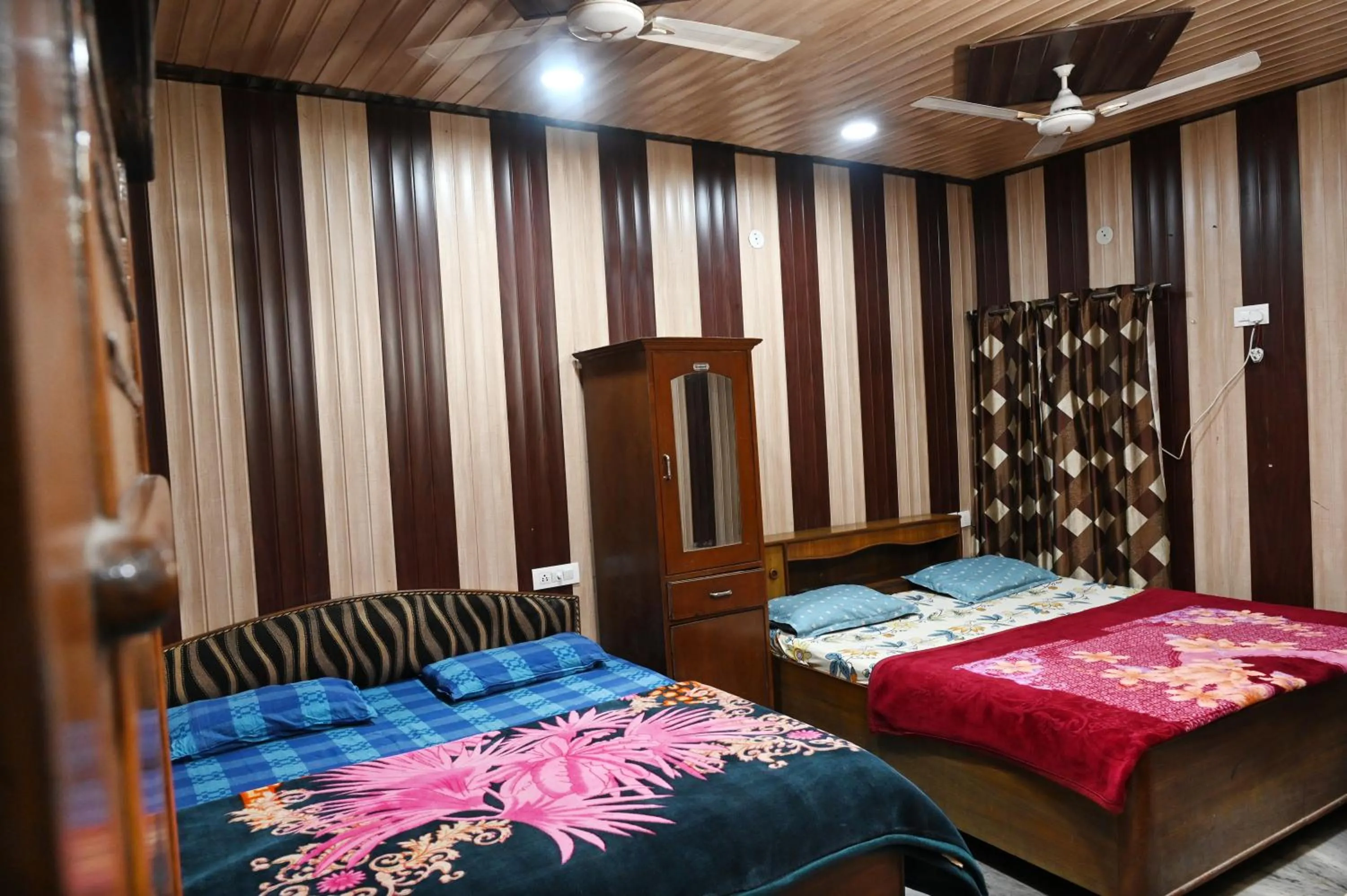 Bedroom, Bed in Hotel Sunrise
