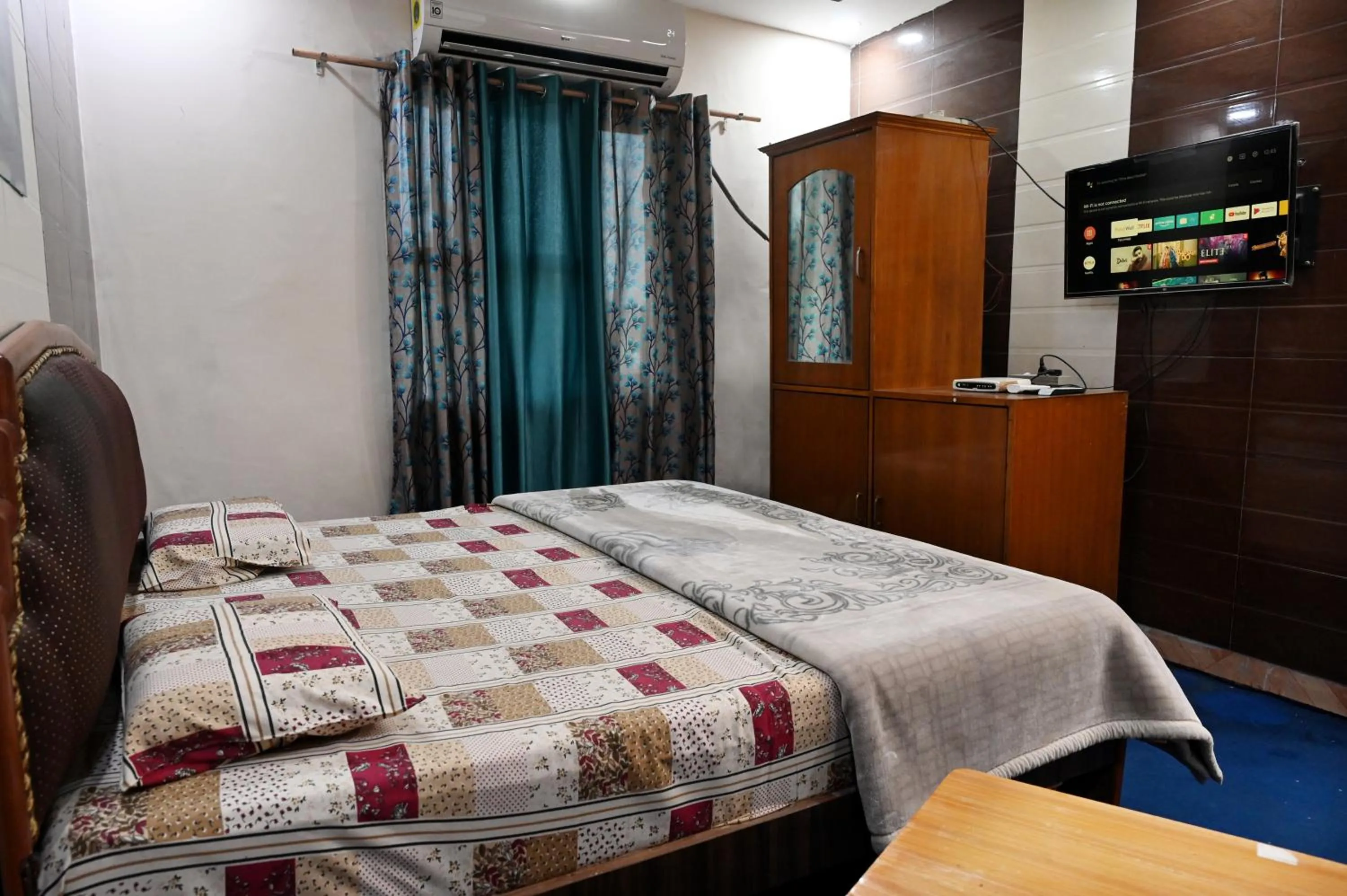 Bed in Hotel Sunrise