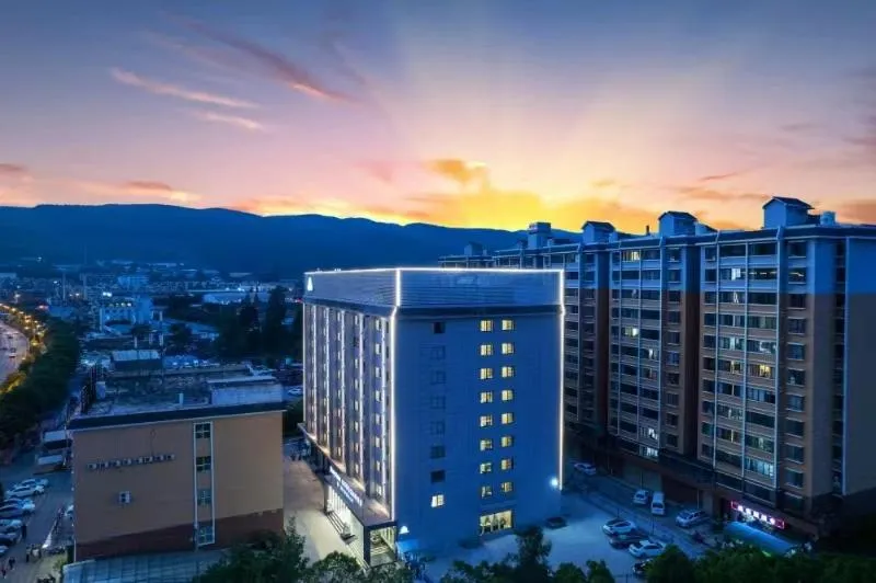 Property building in Days Inn by Wyndham Kunming Panlong