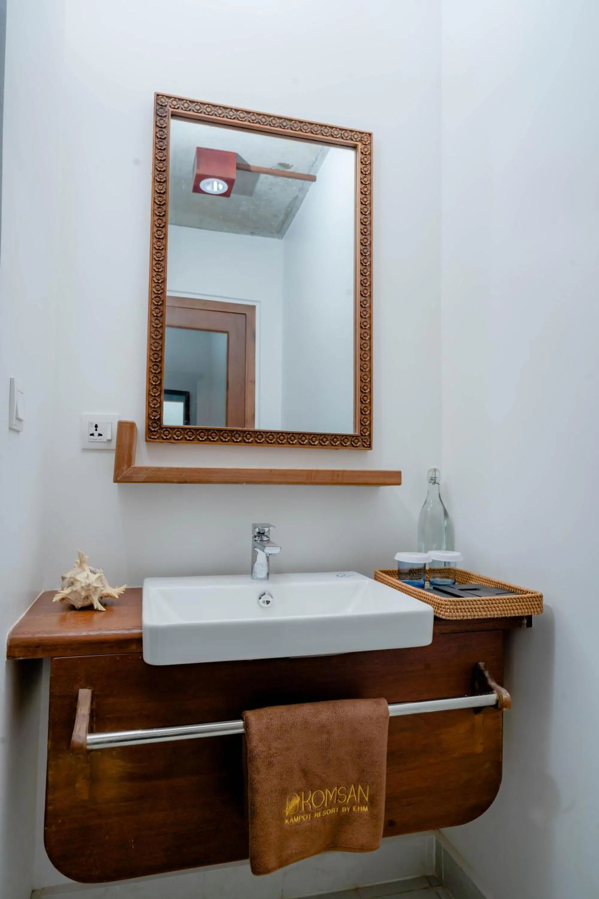 Toilet in Komsan Kampot Resort