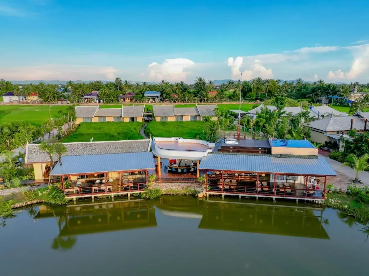 Swimming pool in Komsan Kampot Resort Swimming pool in Komsan Kampot Resort