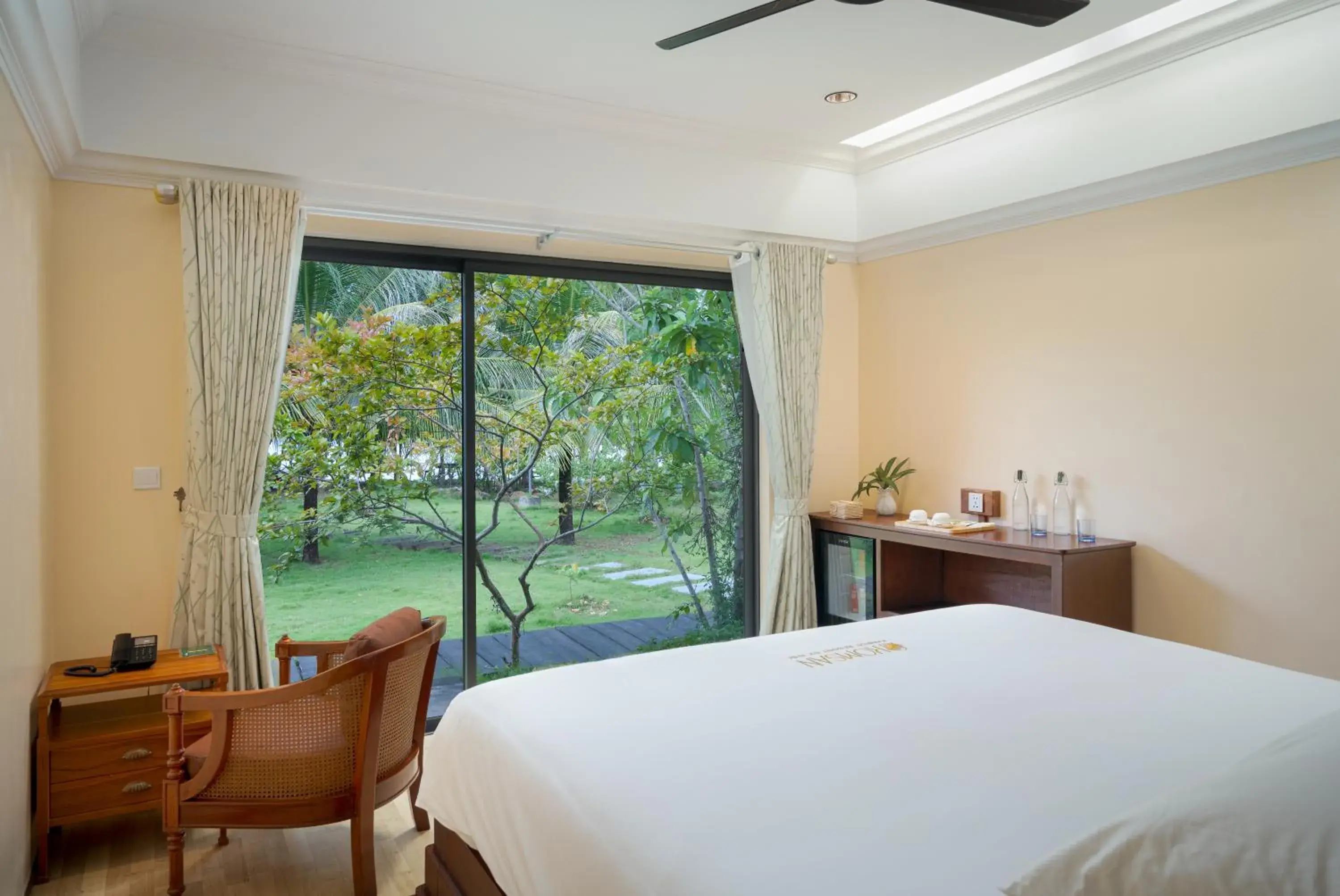 Bed in Komsan Kampot Resort Bed in Komsan Kampot Resort