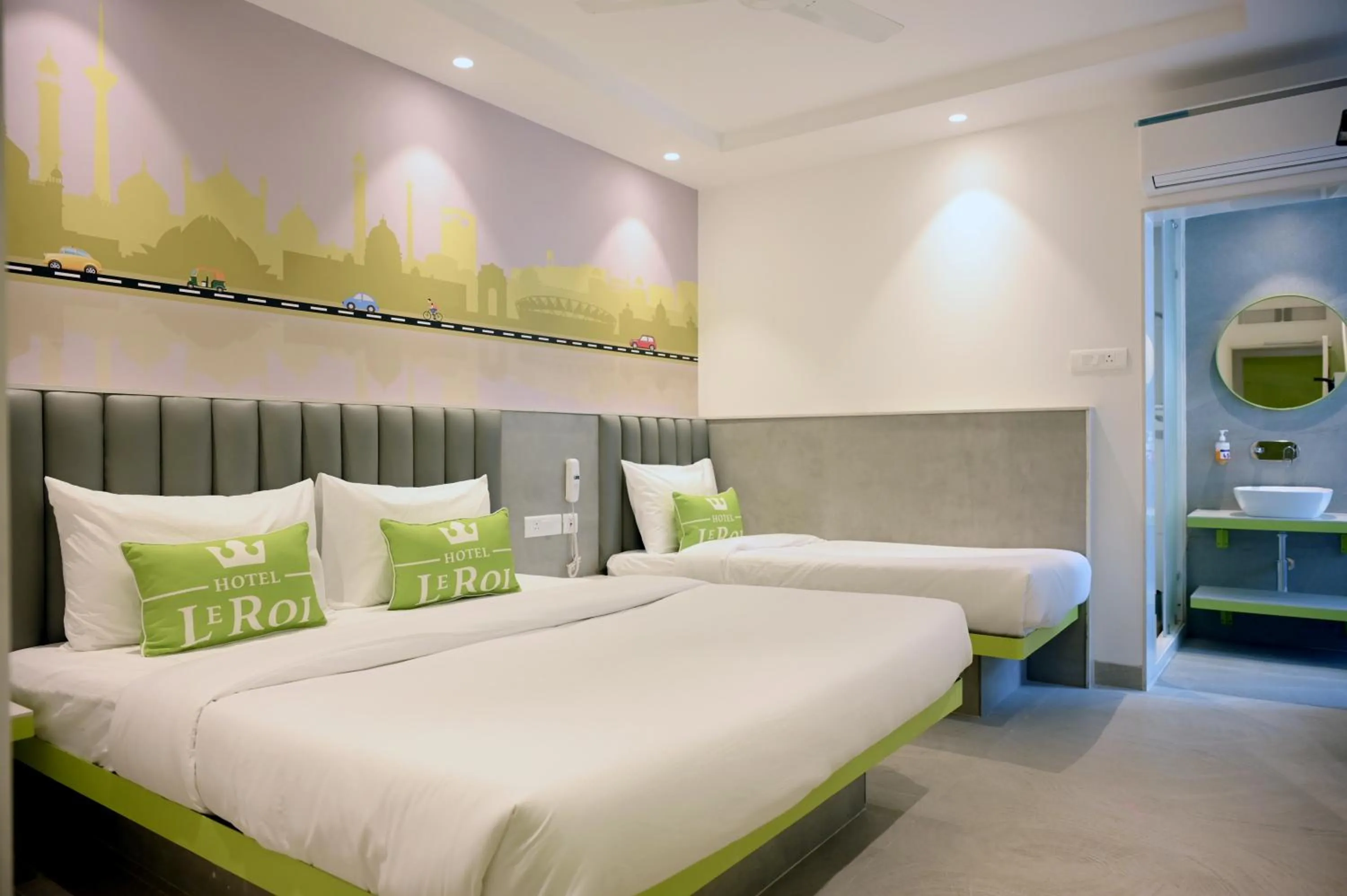 Bed in Hotel Le Roi Express Karol Bagh