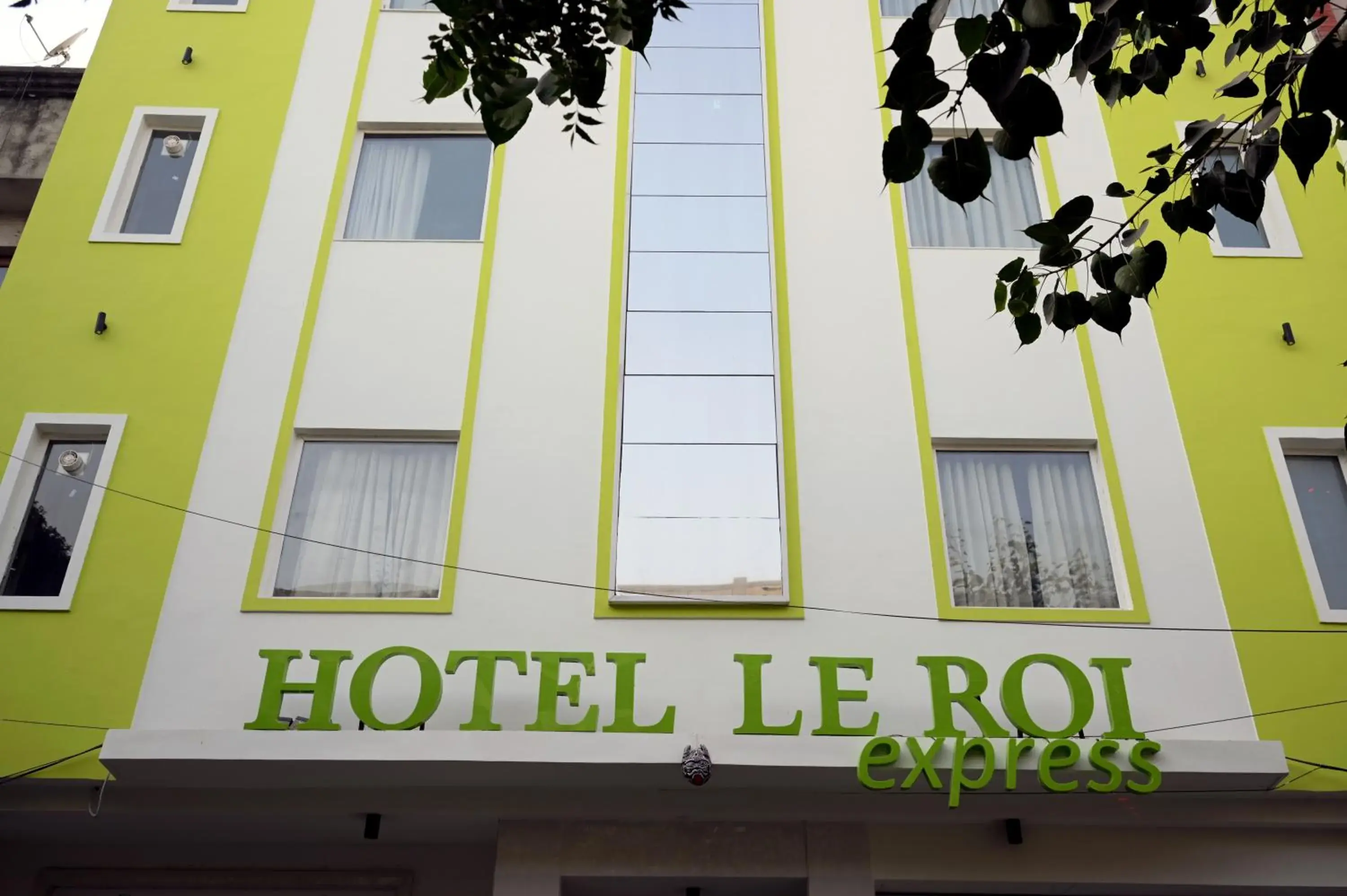 Property building in Hotel Le Roi Express Karol Bagh Property building in Hotel Le Roi Express Karol Bagh