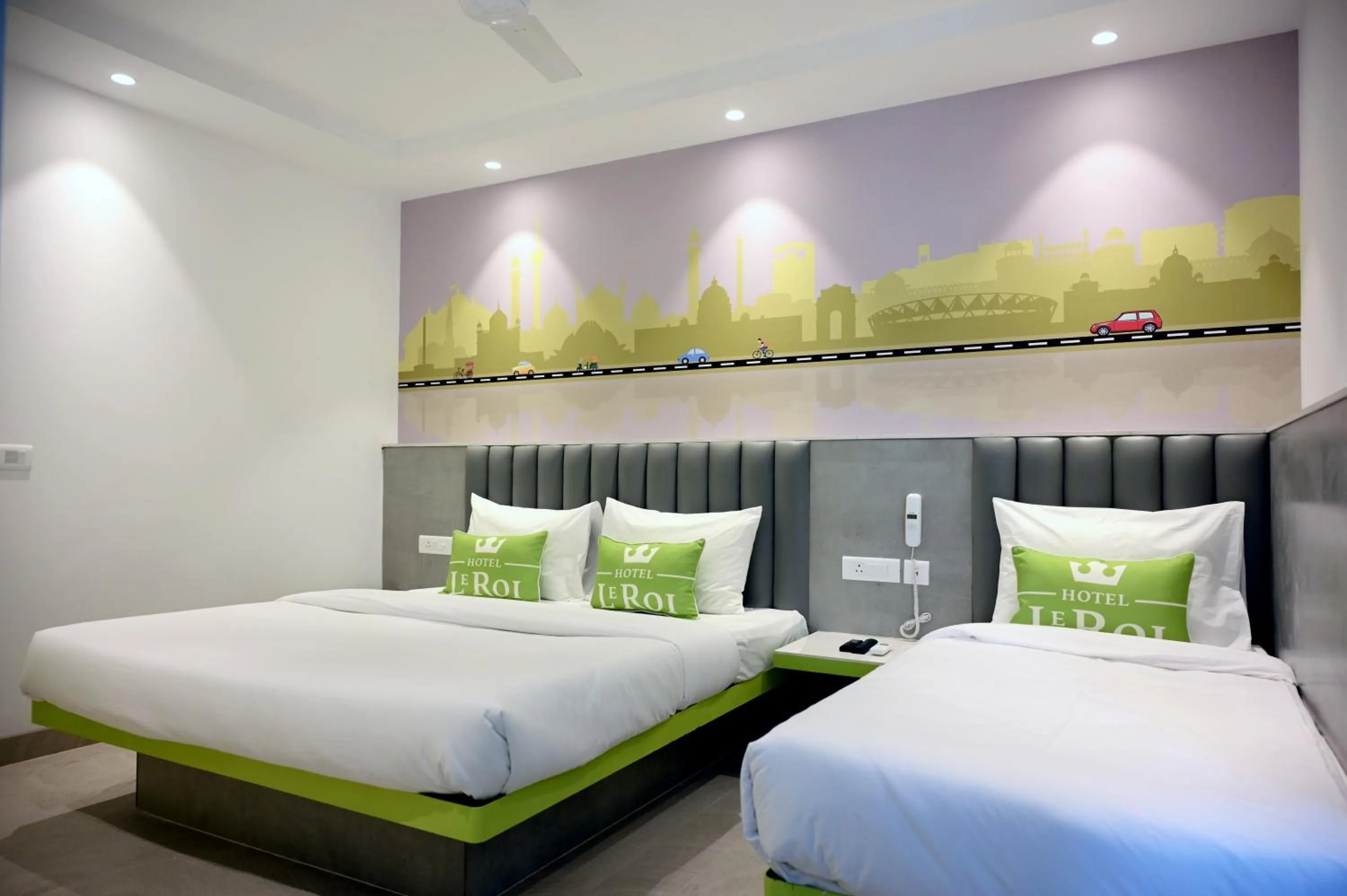 Bed in Hotel Le Roi Express Karol Bagh