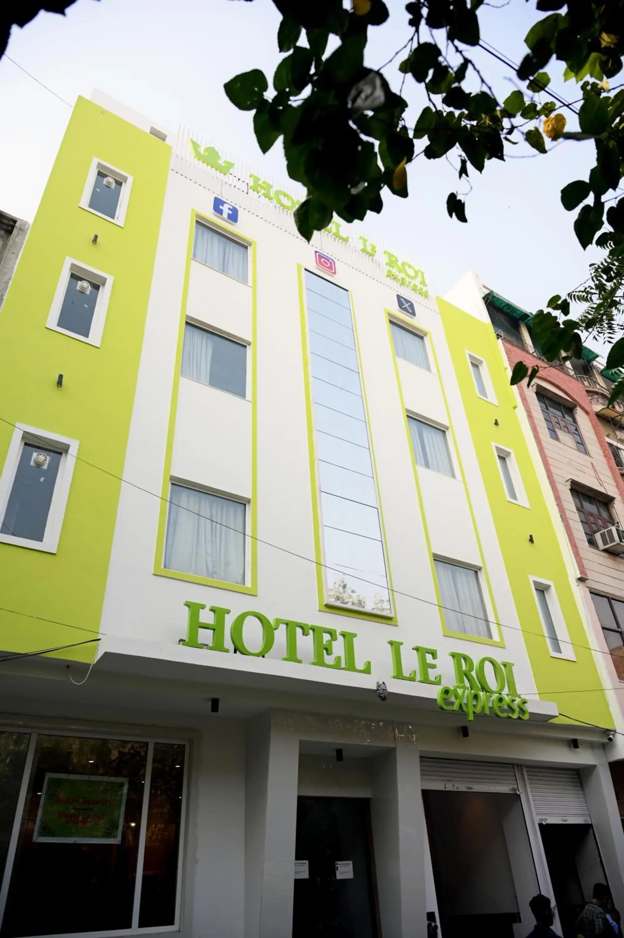 Property building in Hotel Le Roi Express Karol Bagh Property building in Hotel Le Roi Express Karol Bagh