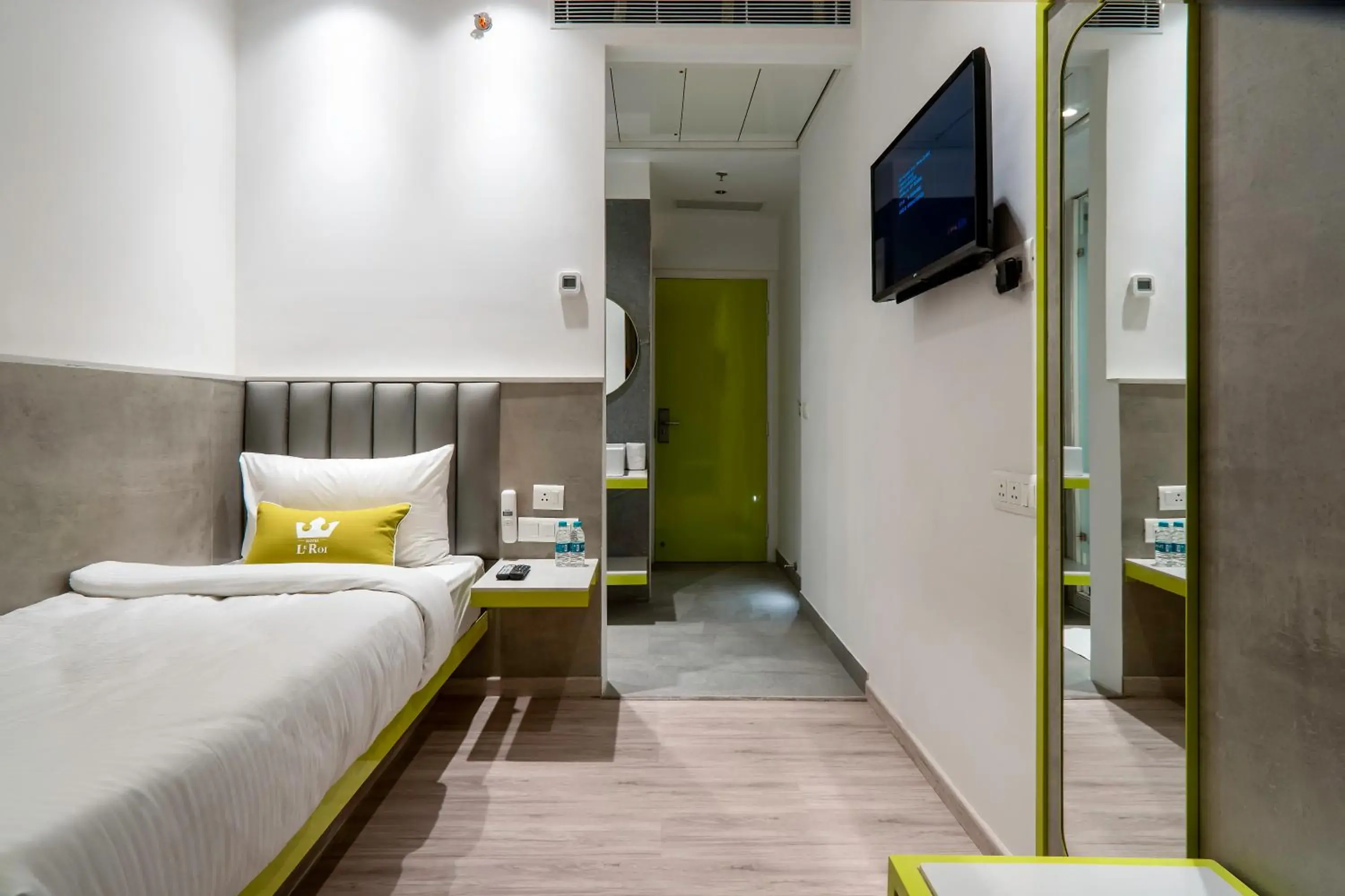 Bed in Hotel Le Roi Express Karol Bagh Bed in Hotel Le Roi Express Karol Bagh