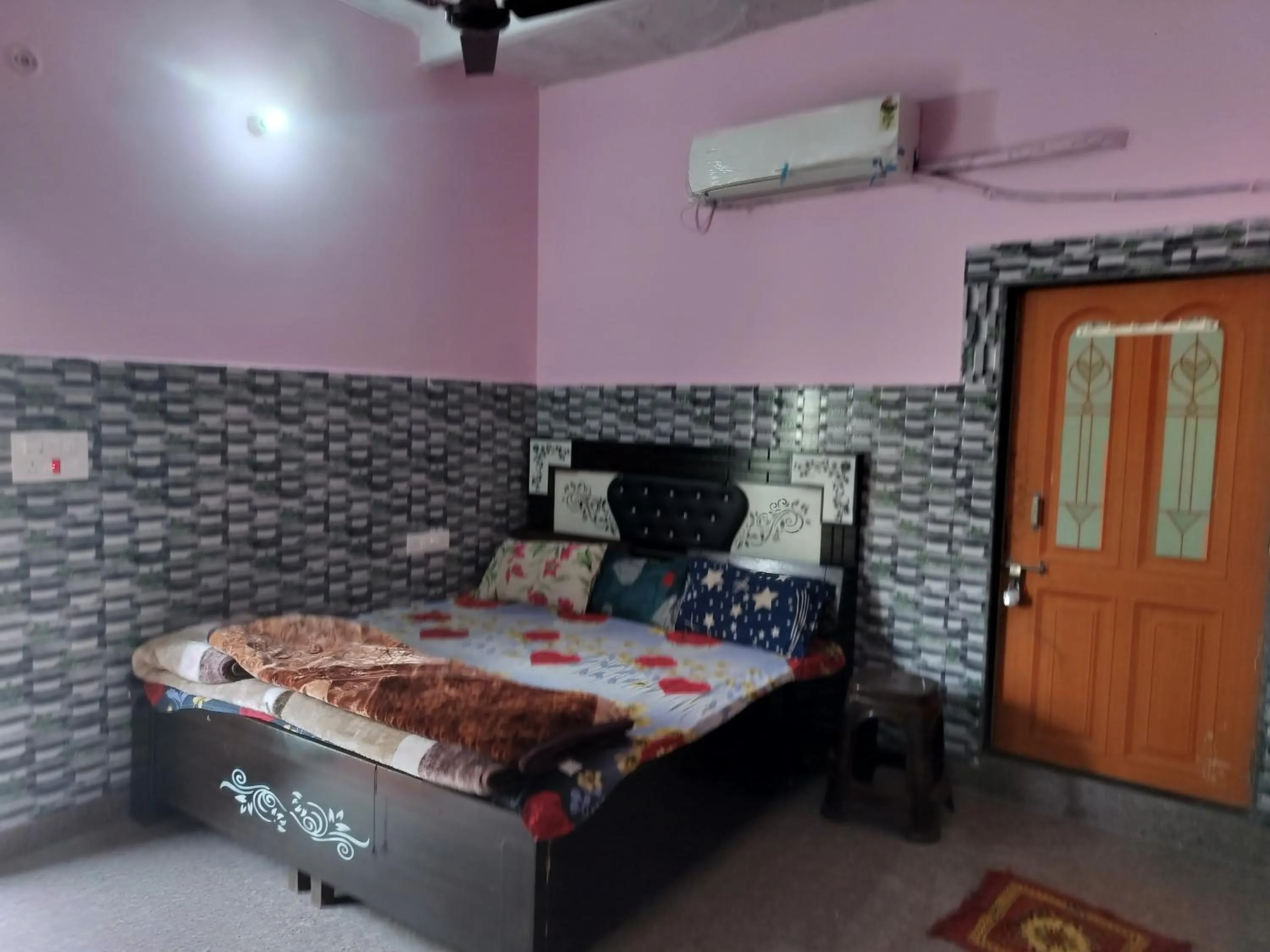 Bed in Shri Krishna Kunj homestay