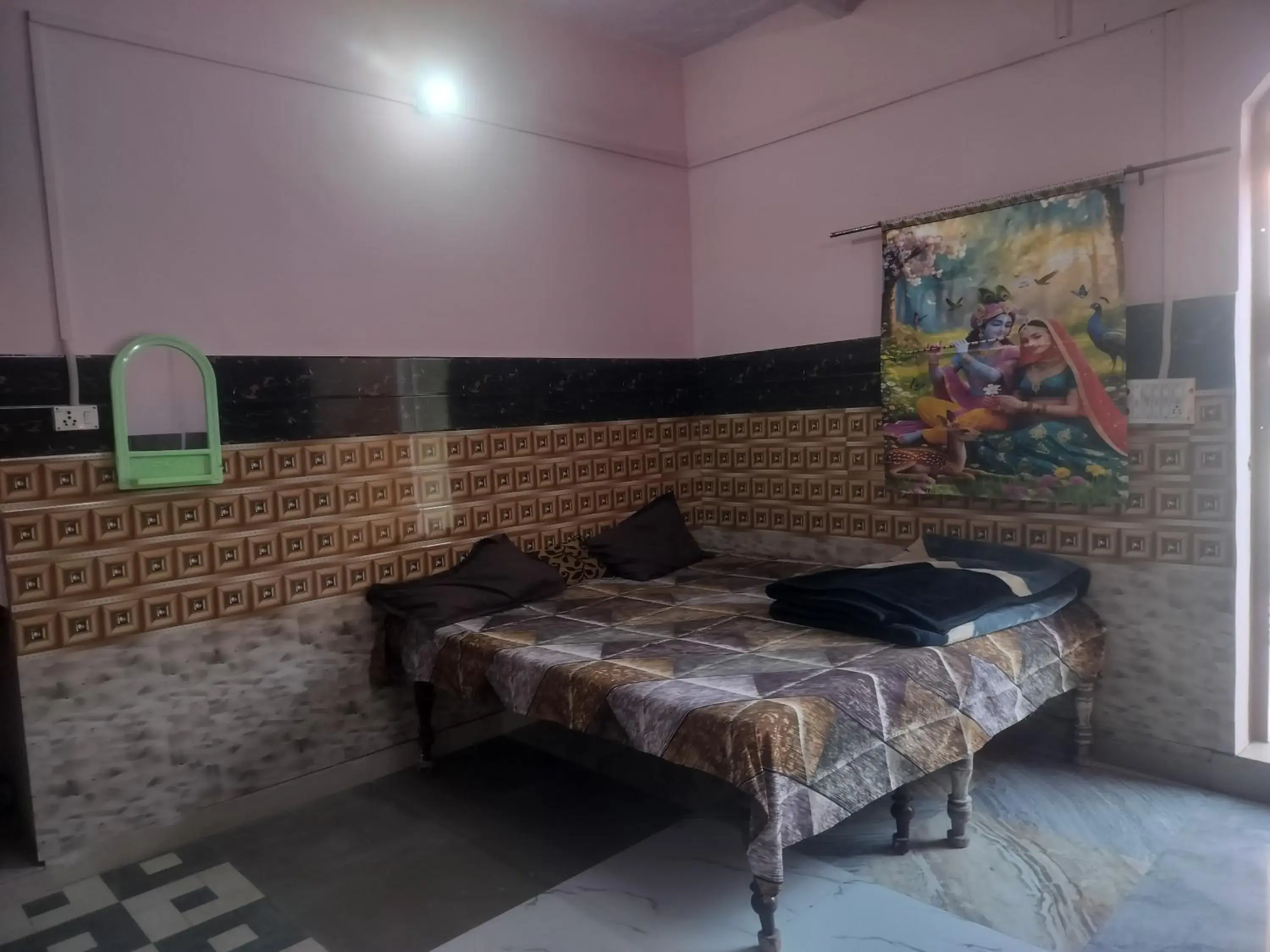 Small Double Room in Shri Krishna Kunj homestay Small Double Room in Shri Krishna Kunj homestay