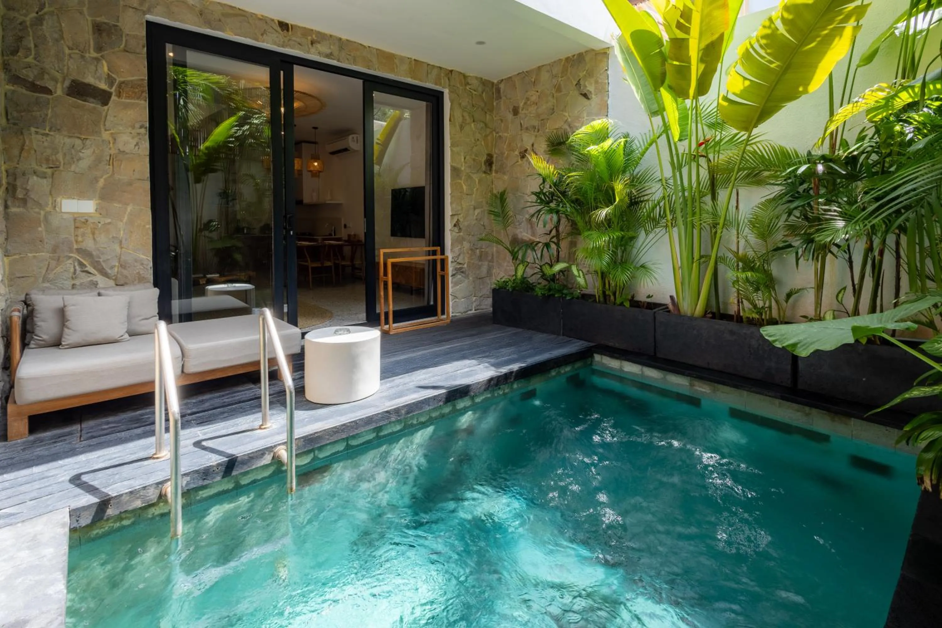 Swimming pool in Sunny Nine Villa by Betterplace