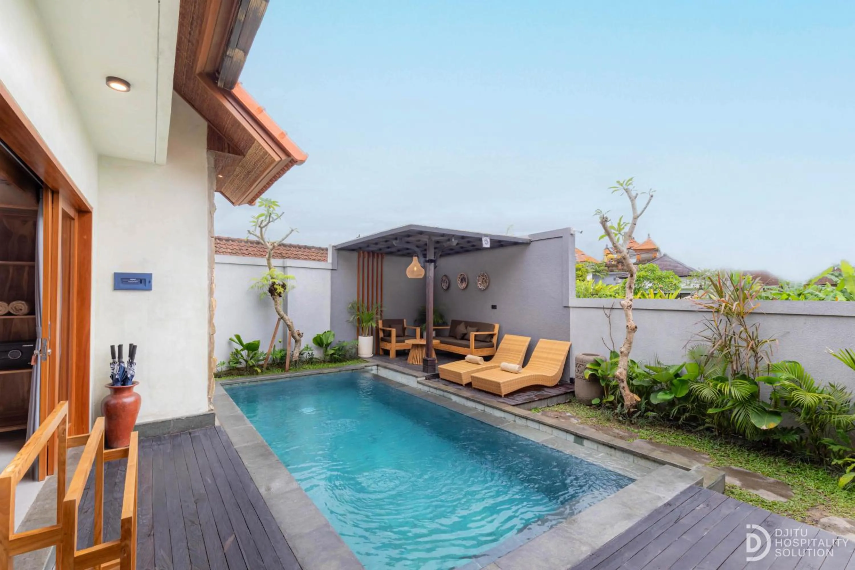 Swimming pool in Weda Villas