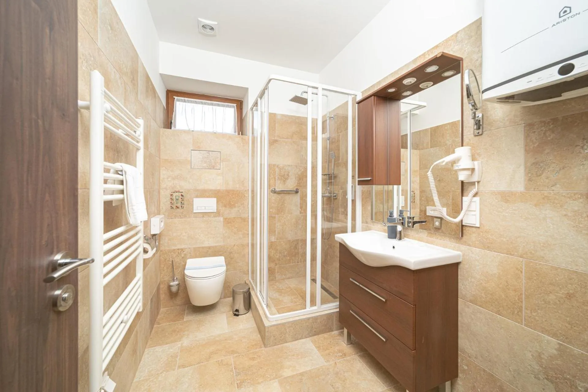 Shower in Park Hotel Bükfürdő