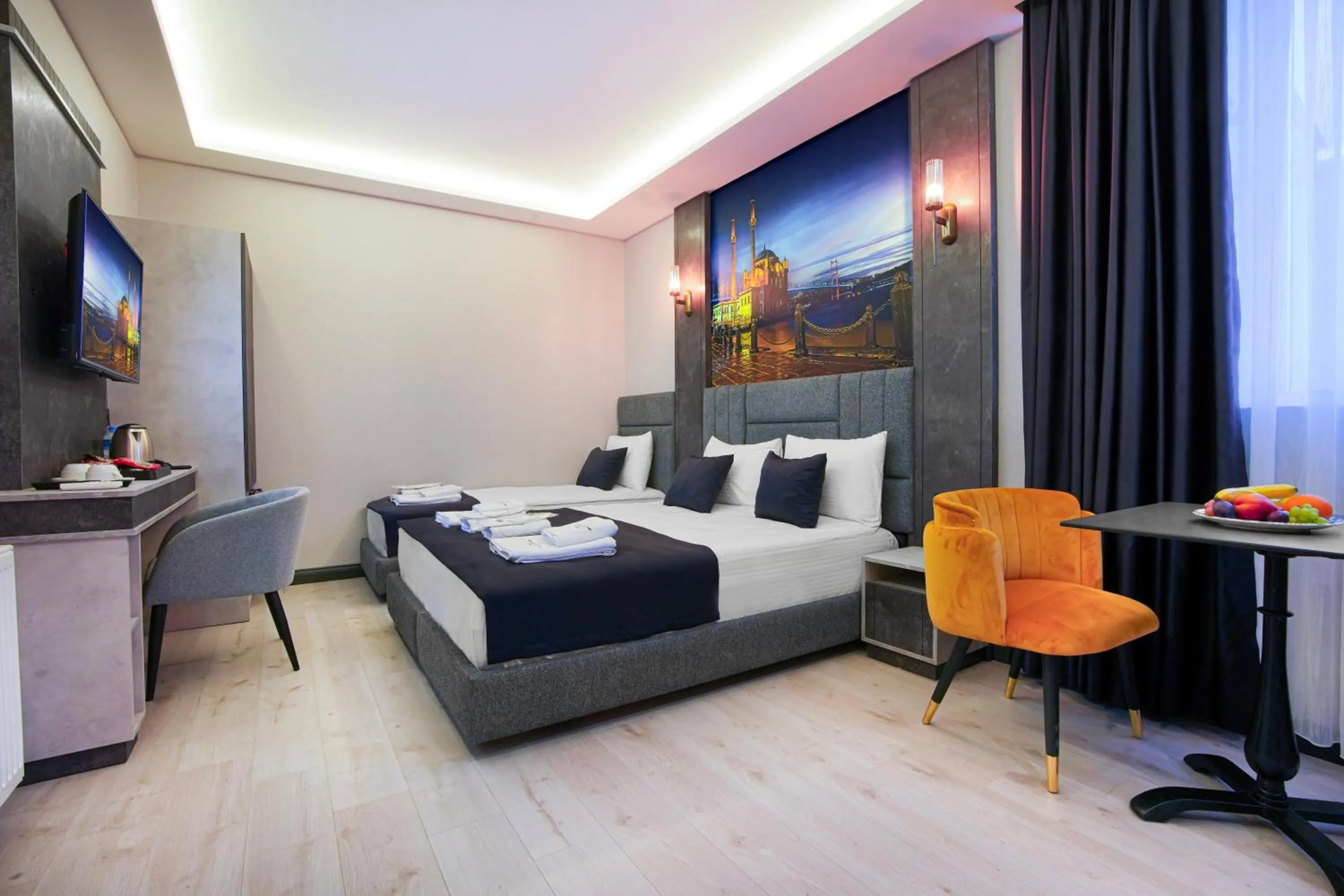 Bed in Comfort Point Two Hotel