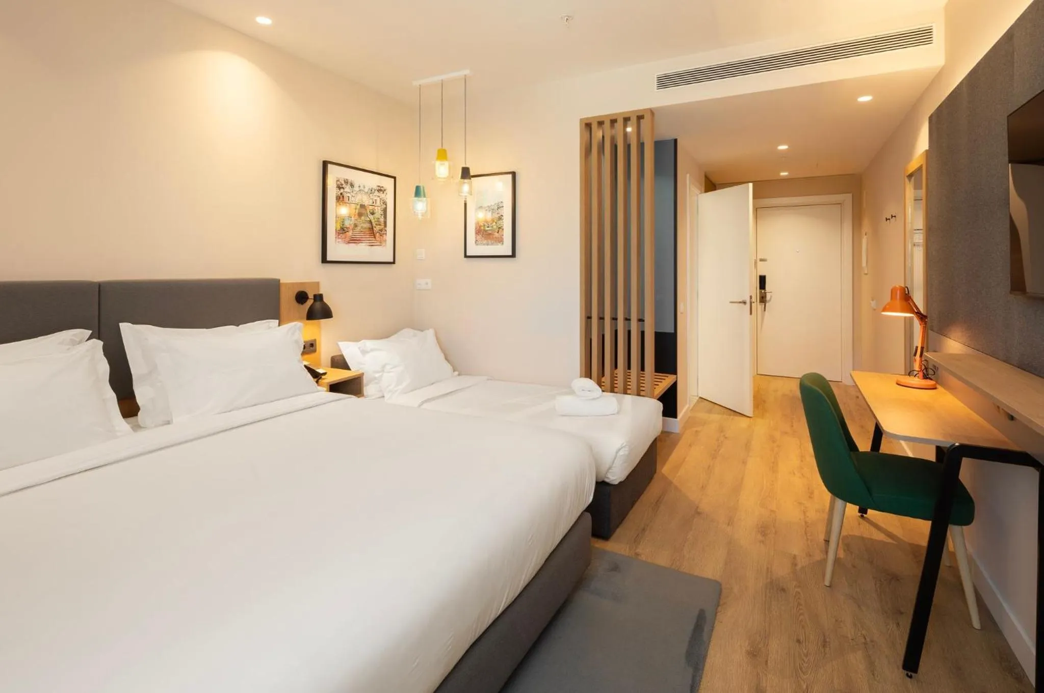 Photo of the whole room, Bed in Holiday Inn Braga by IHG