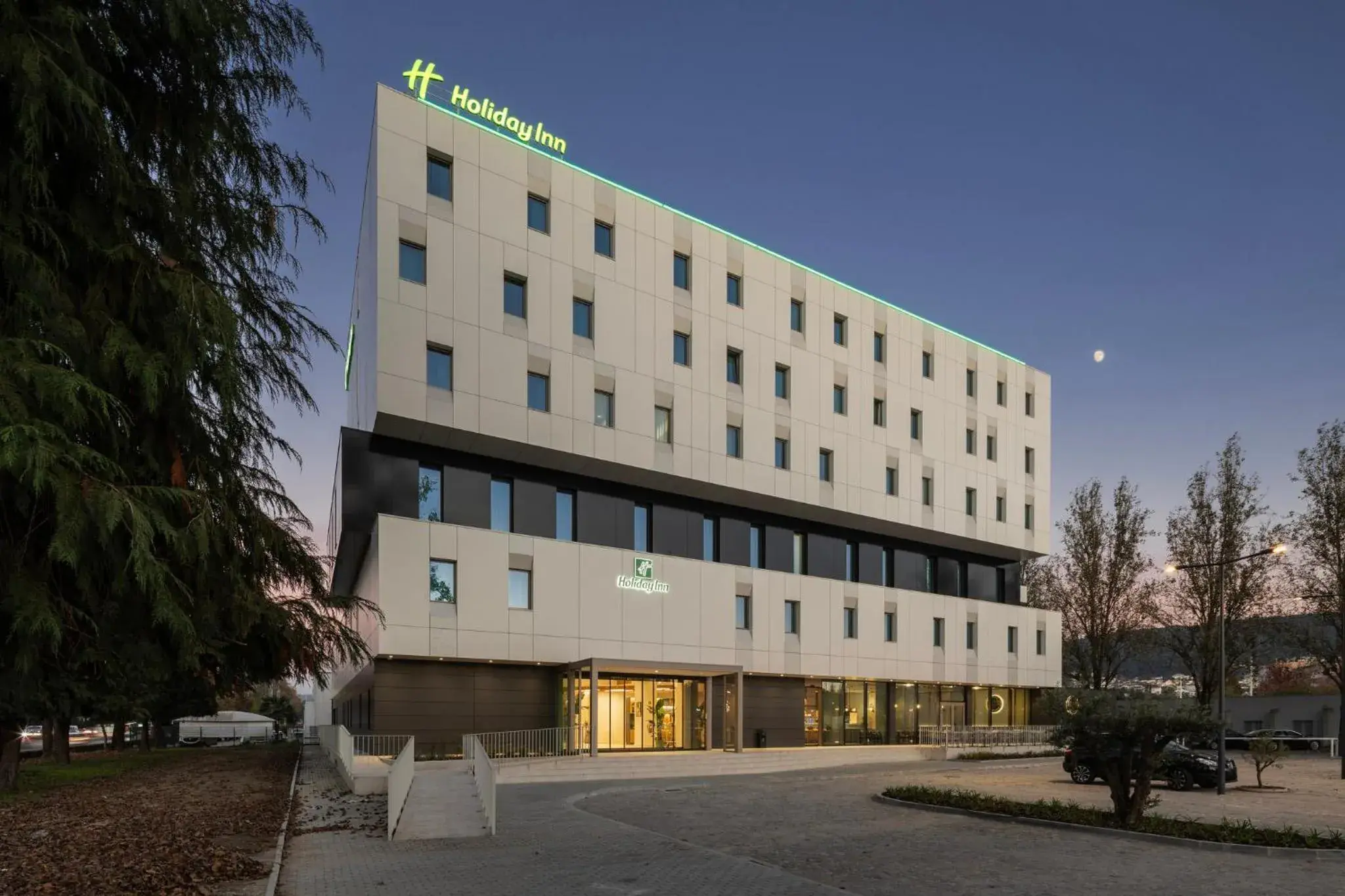 Property building in Holiday Inn Braga by IHG Property building in Holiday Inn Braga by IHG