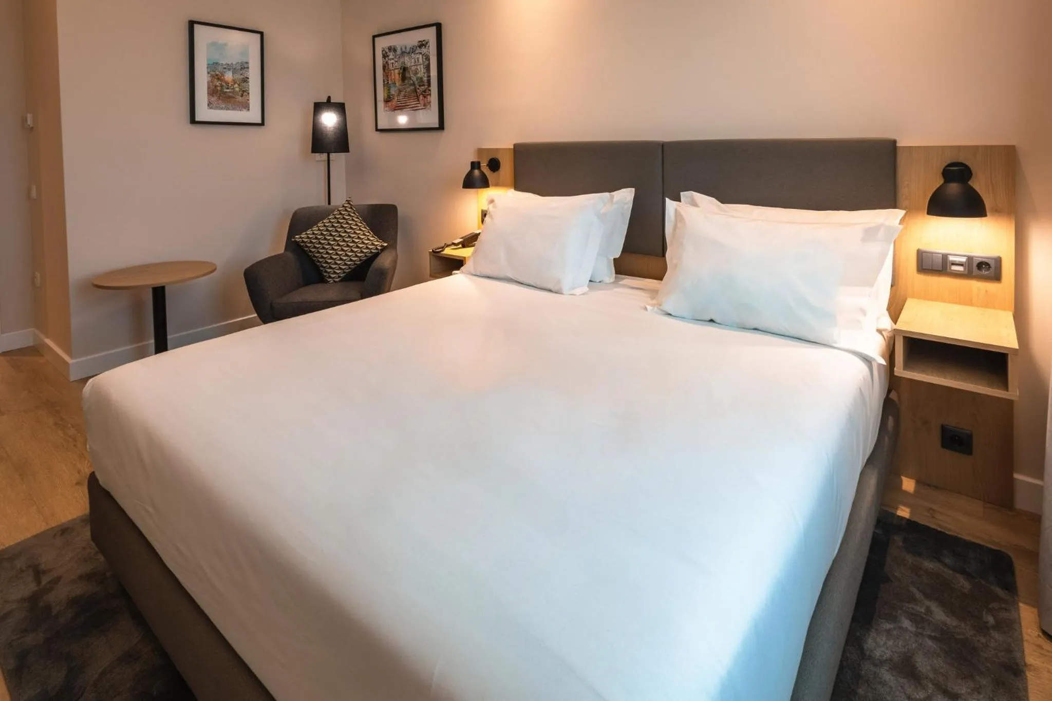 Photo of the whole room, Bed in Holiday Inn Braga by IHG