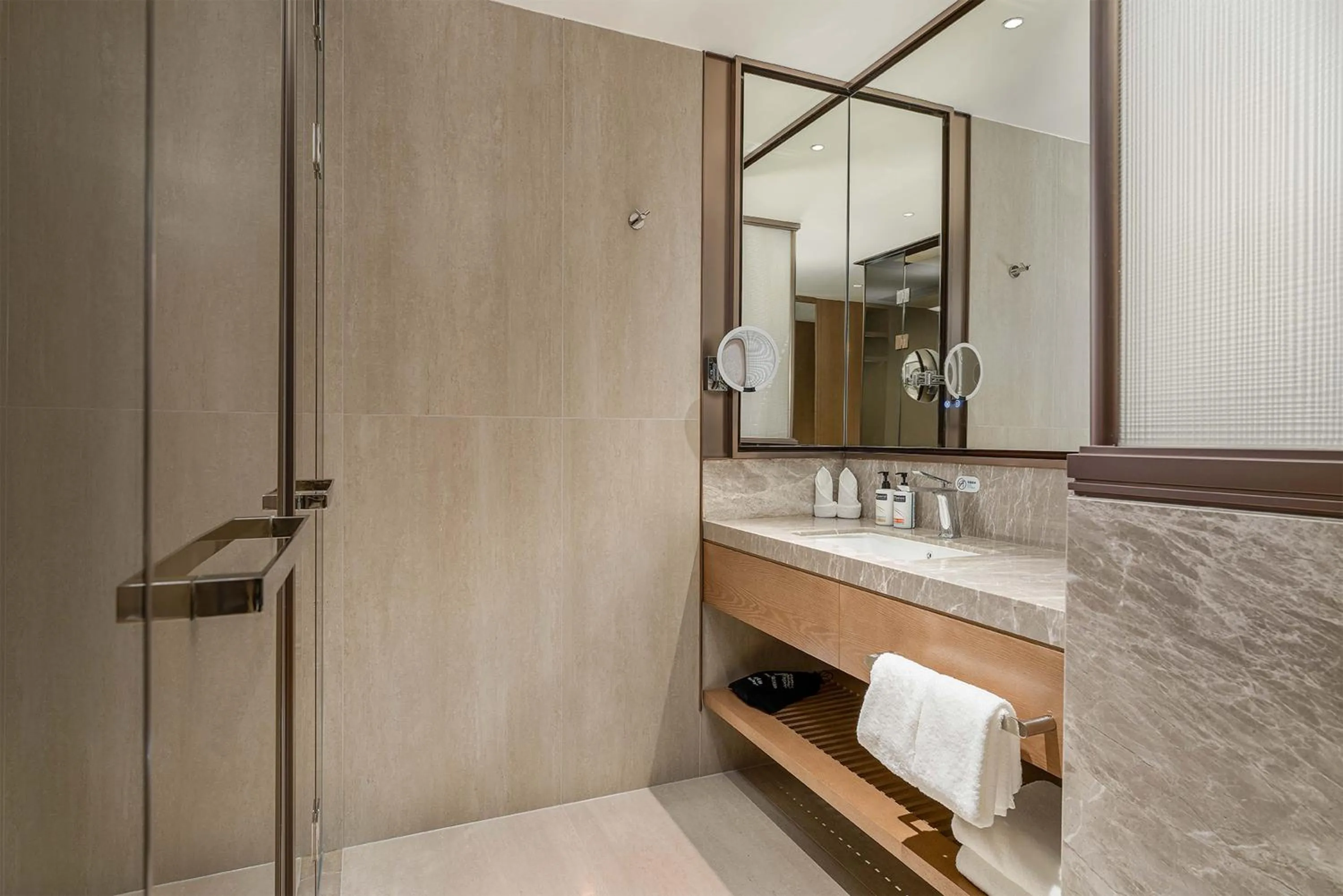 Shower in Holiday Inn Express Datong Pingcheng by IHG