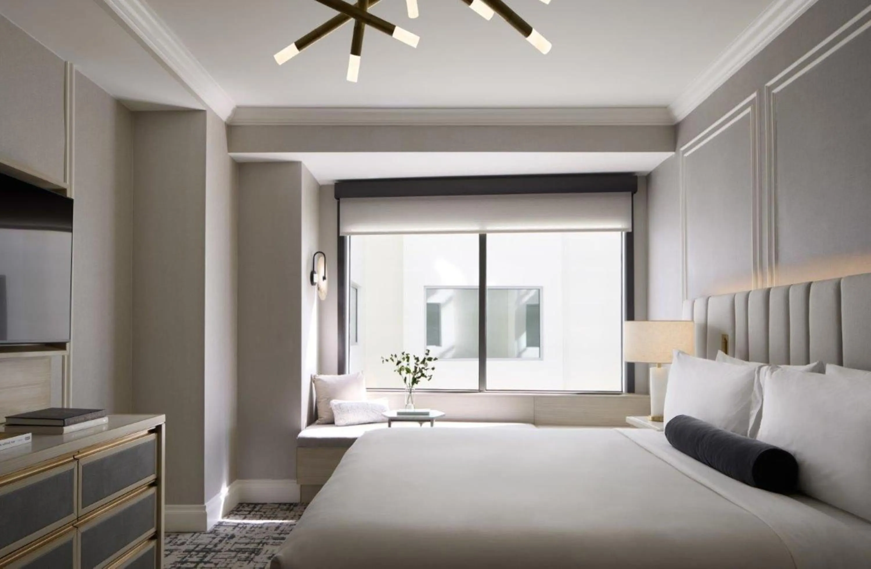 Photo of the whole room, Bed in InterContinental Indianapolis by IHG