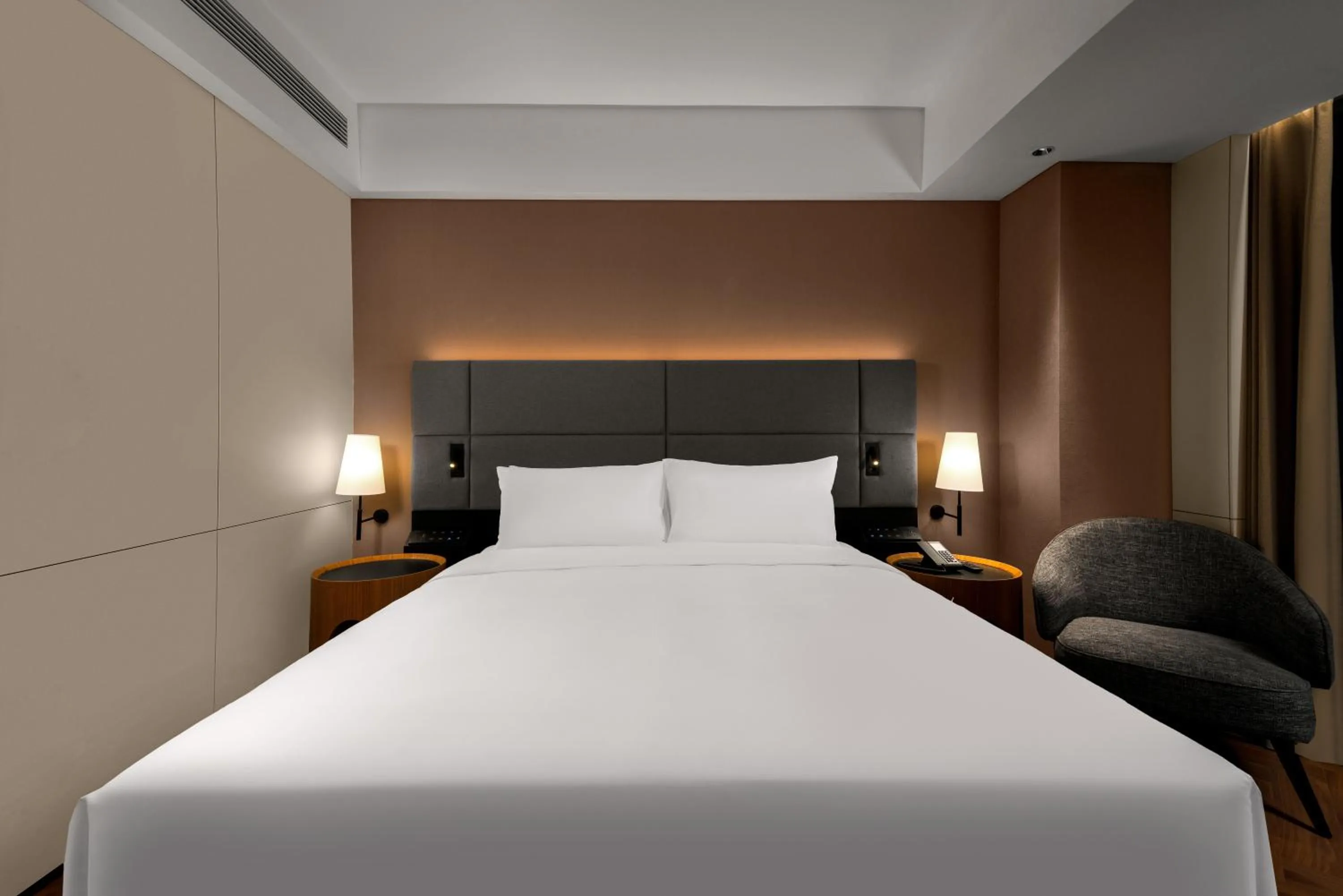 Intercity Hotel Guangzhou South Railway Station - Free Minibar including Erdinger Weissbier