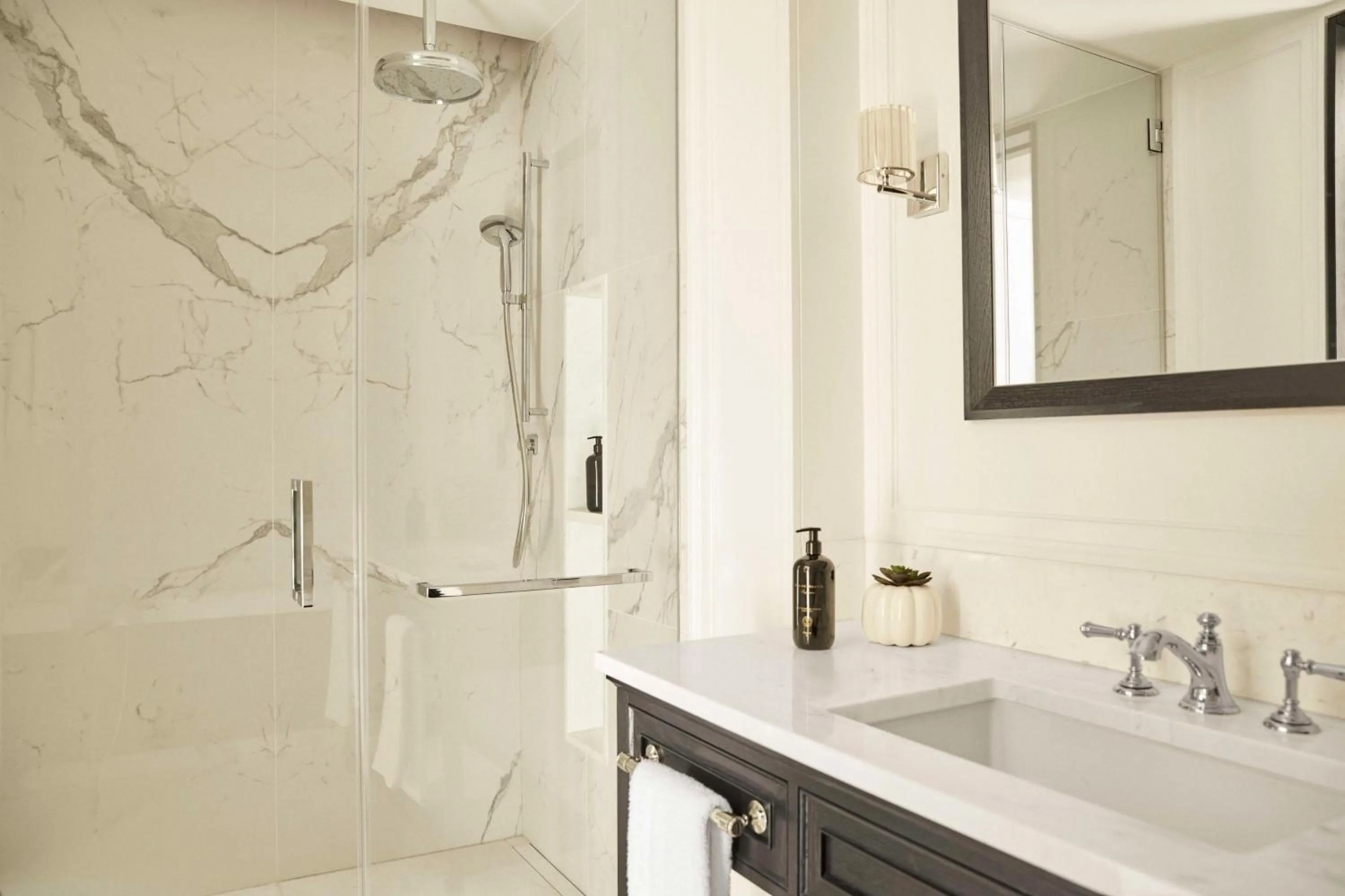 Bathroom in Park Hyatt London River Thames