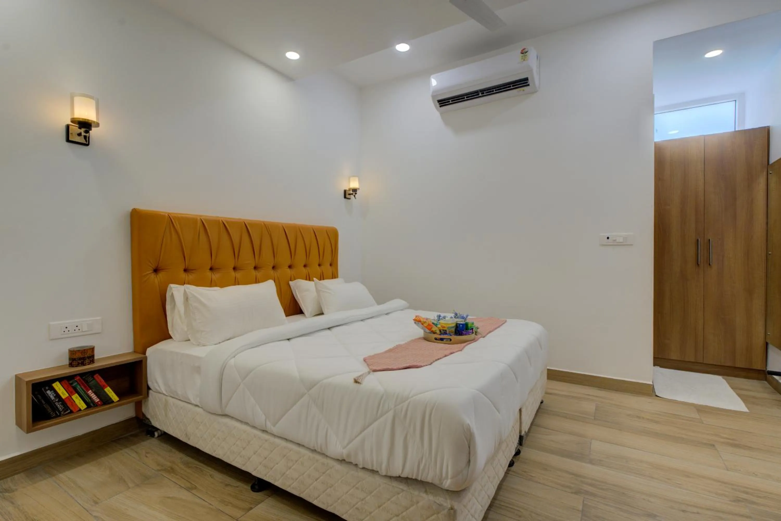 King Room in Sandane Homes