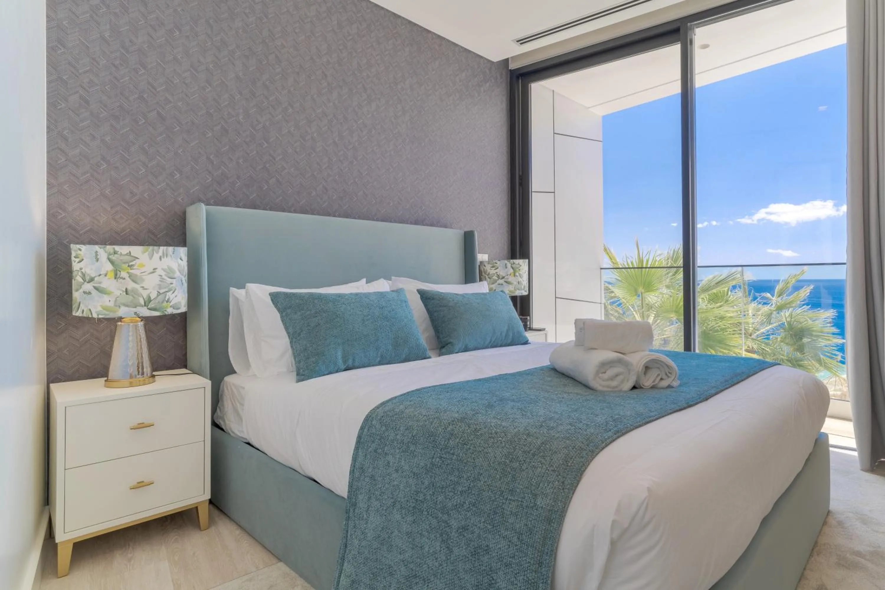 Bed in Luxury Diamond House by Holiday Rental Madeira
