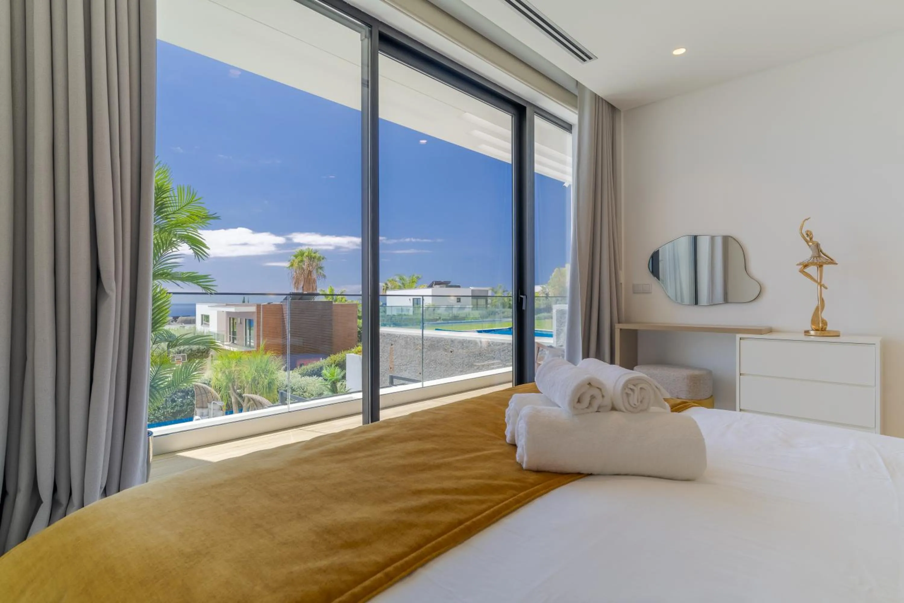 Bed in Luxury Diamond House by Holiday Rental Madeira