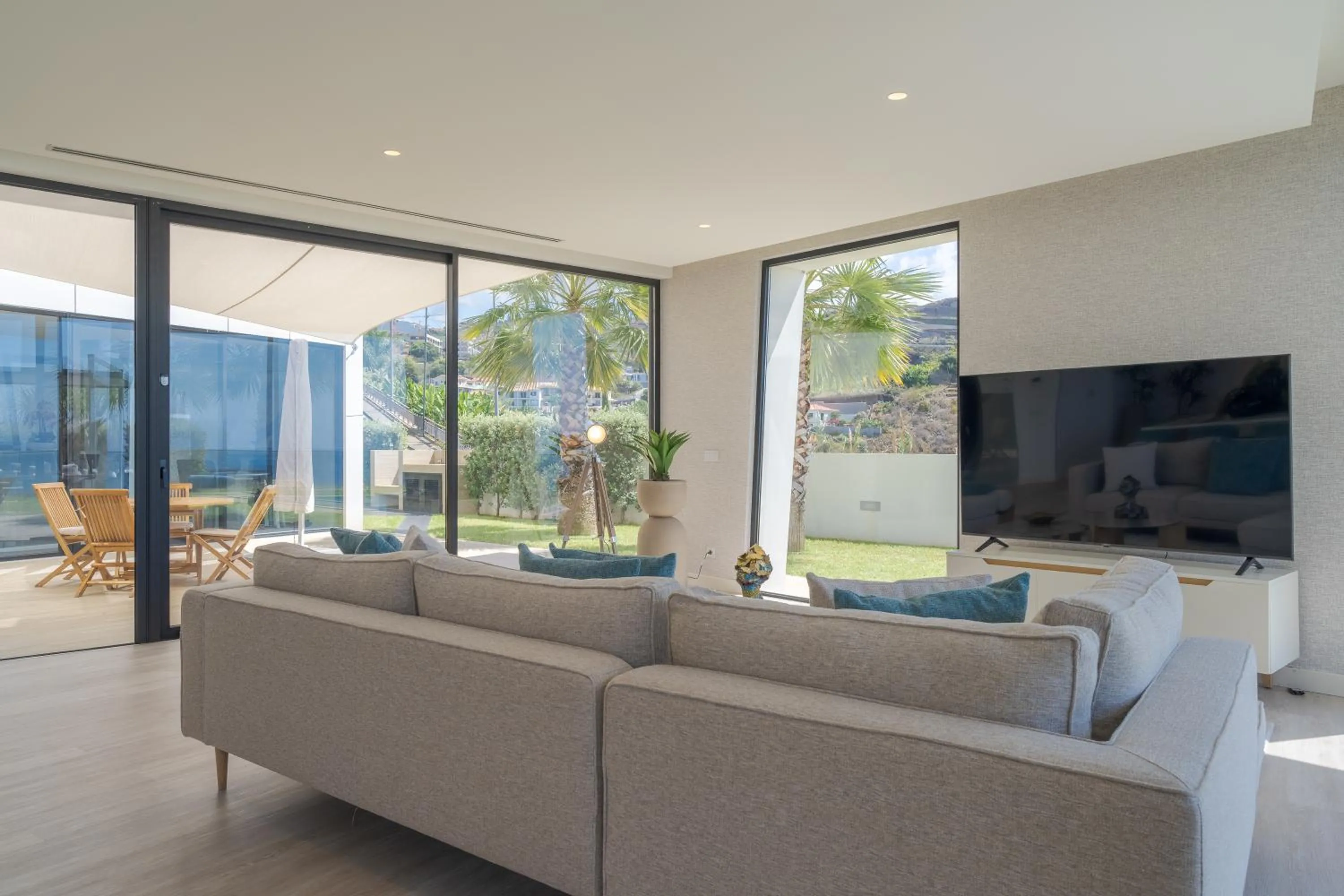 TV and multimedia in Luxury Diamond House by Holiday Rental Madeira