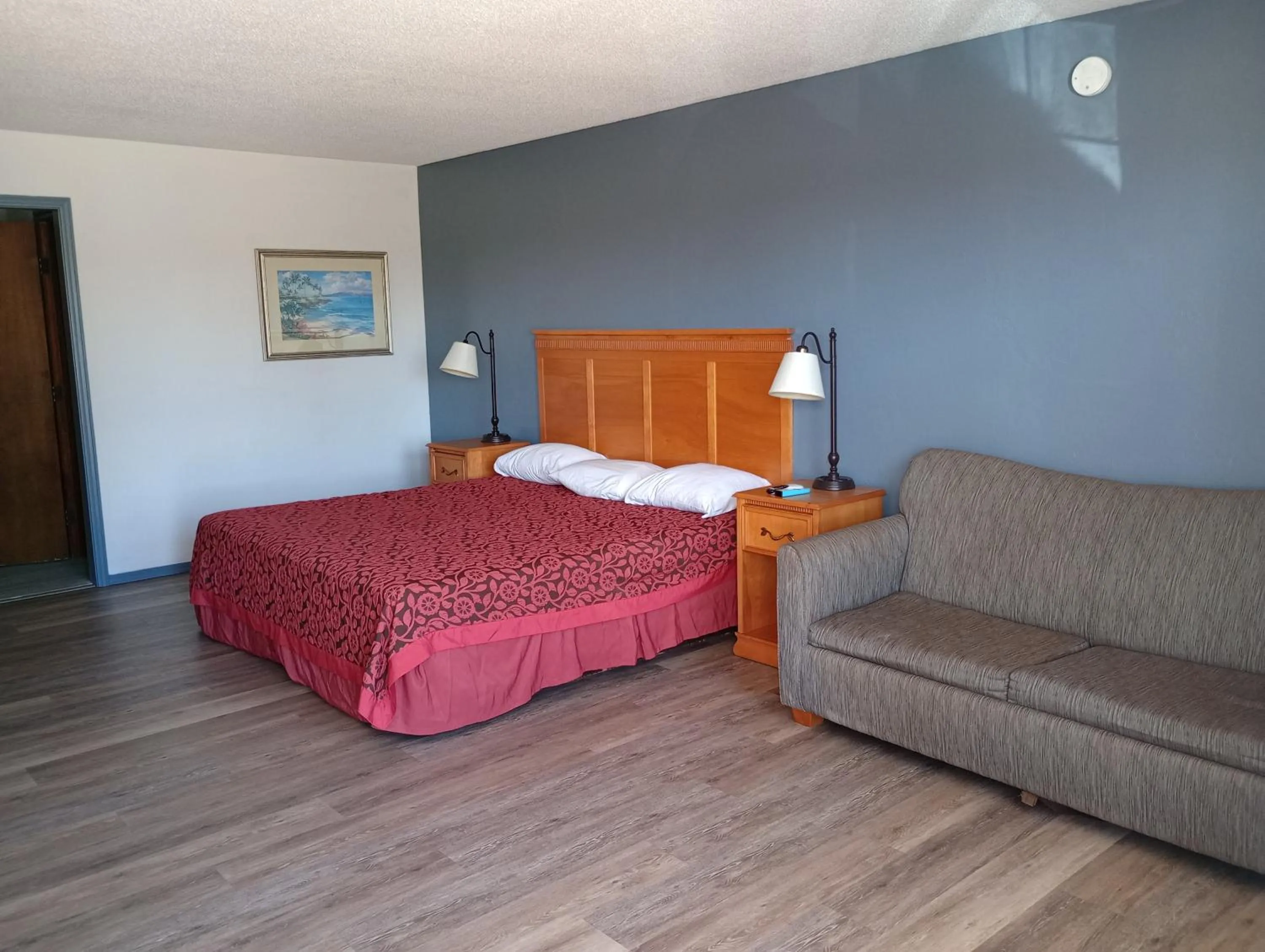 Photo of the whole room in Heritage Inn