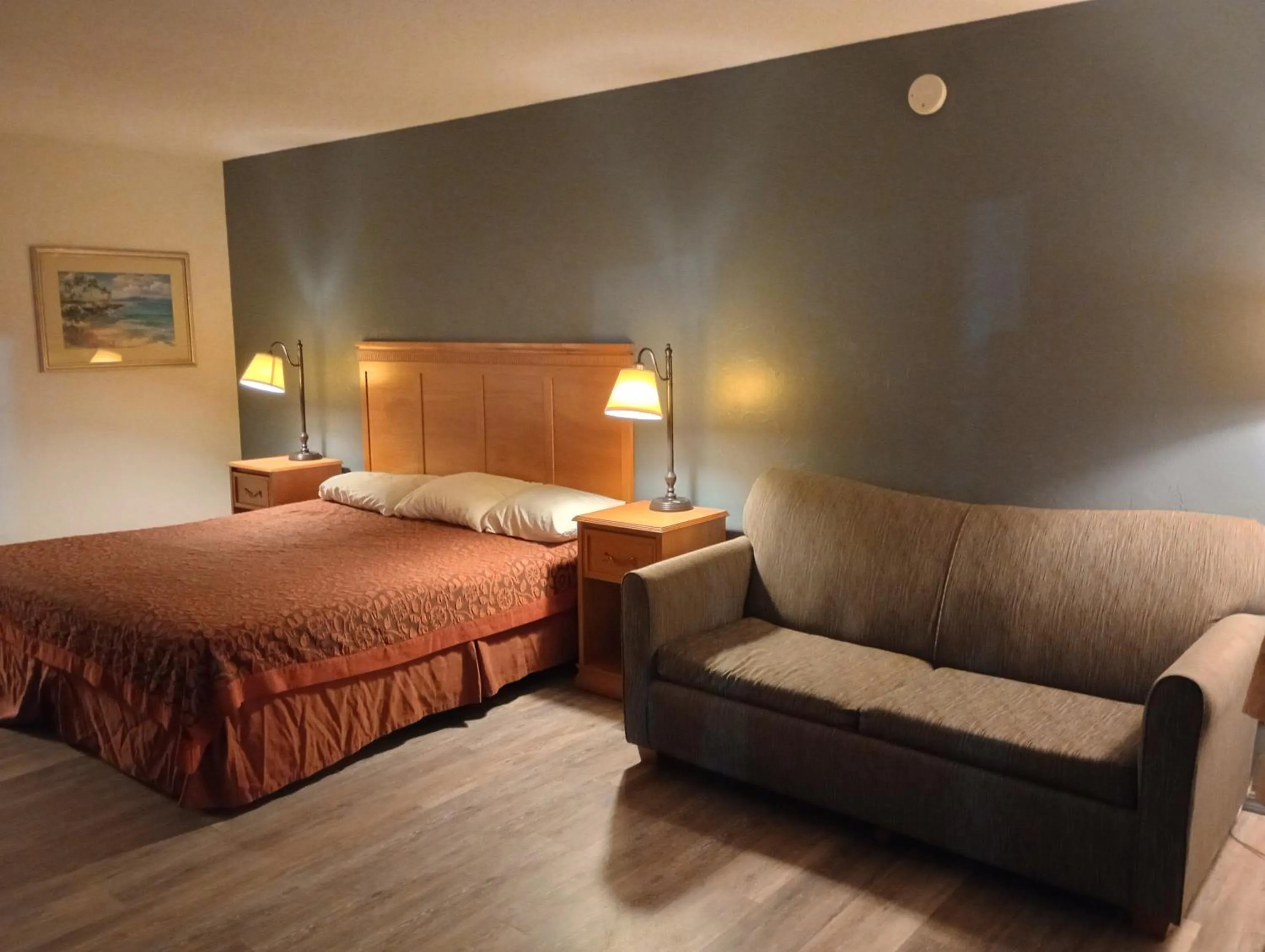 Seating area in Heritage Inn