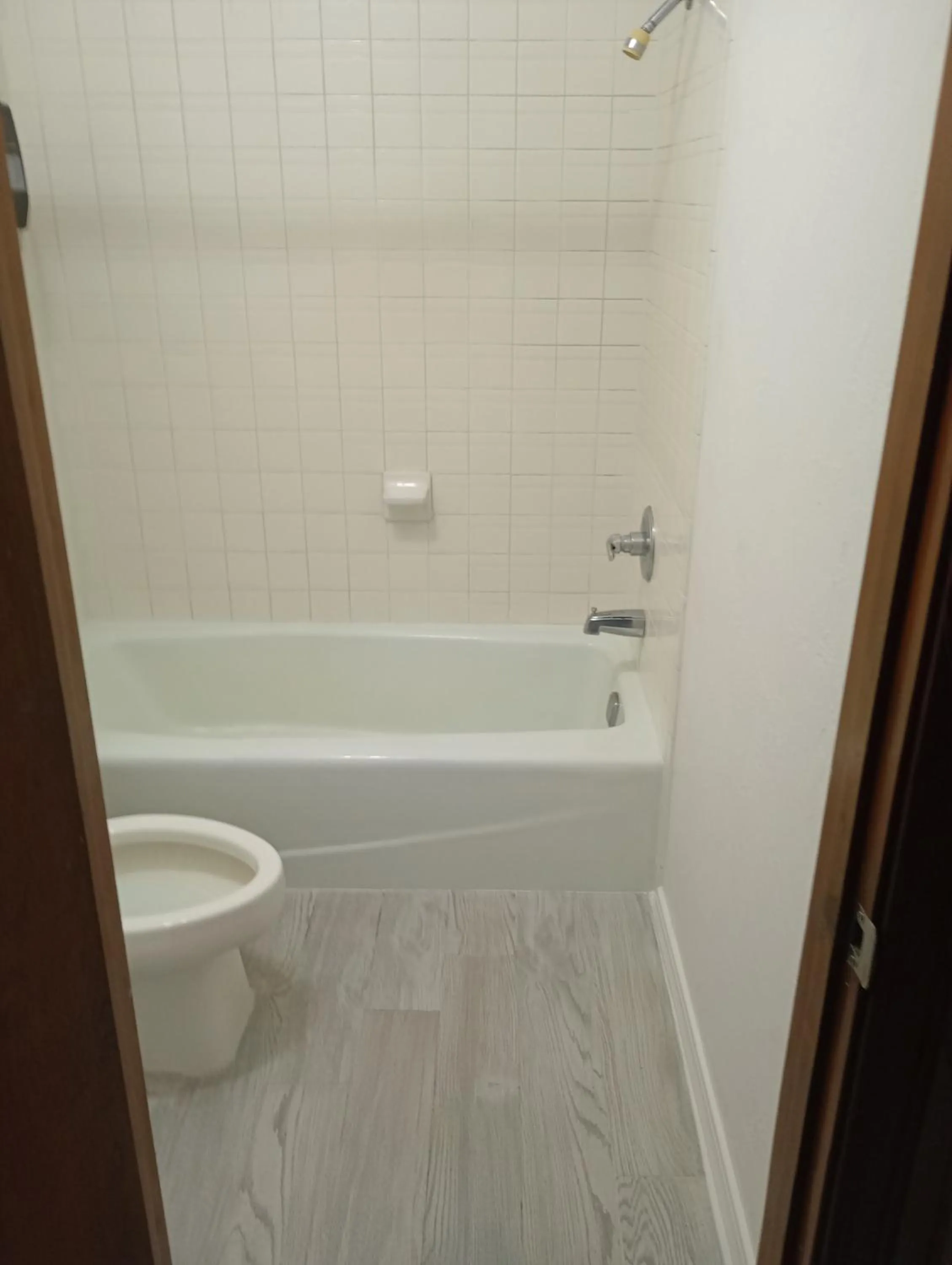 Shower in Heritage Inn