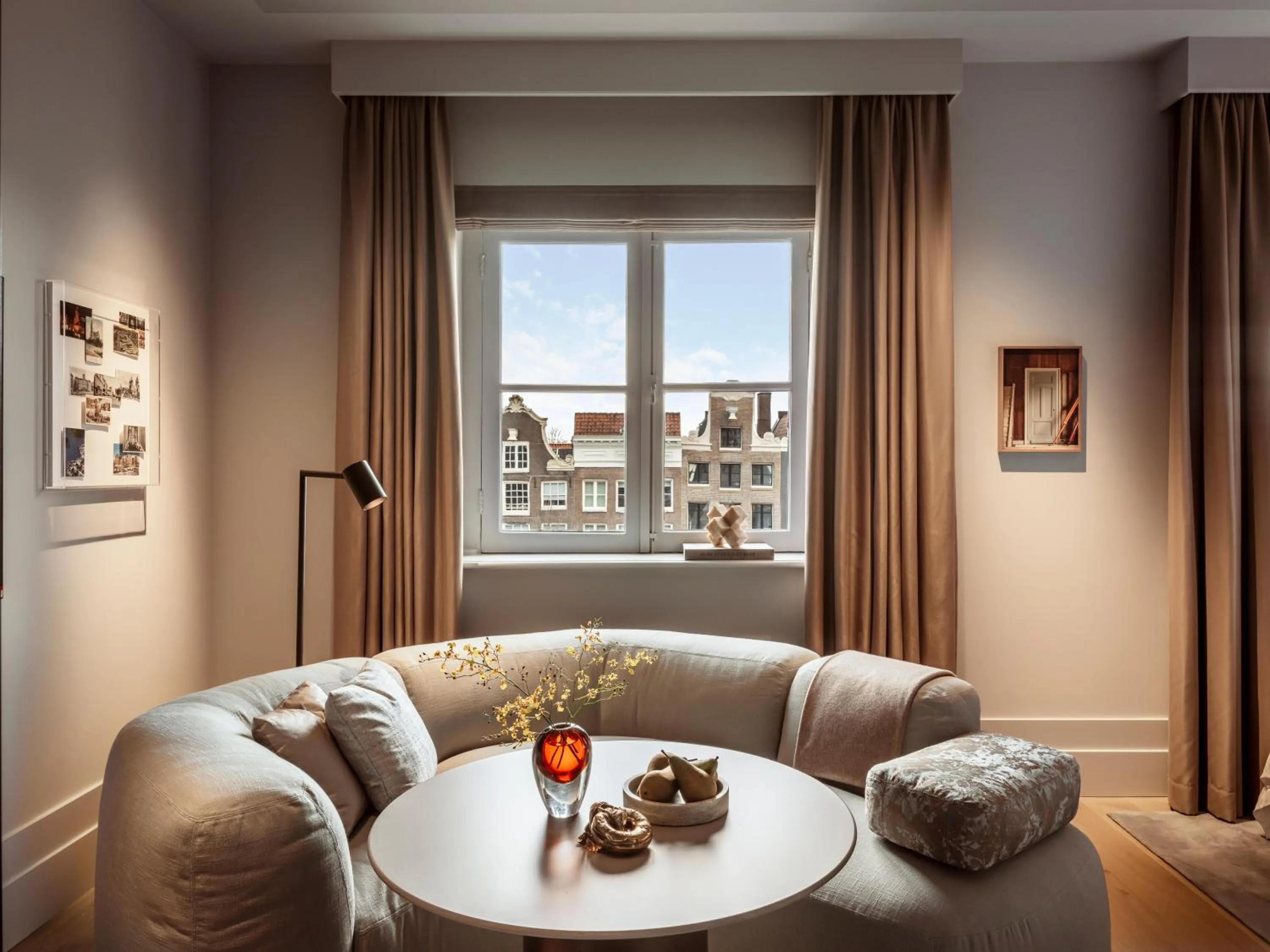 Living room in Rosewood Amsterdam
