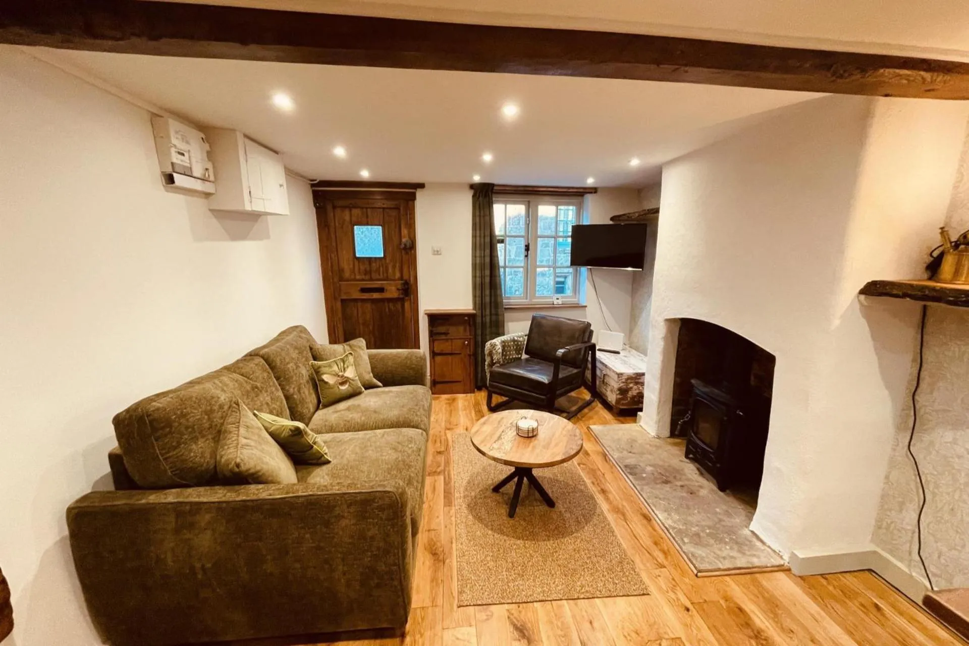 Charming Cottage Sleeps 4 with Sauna