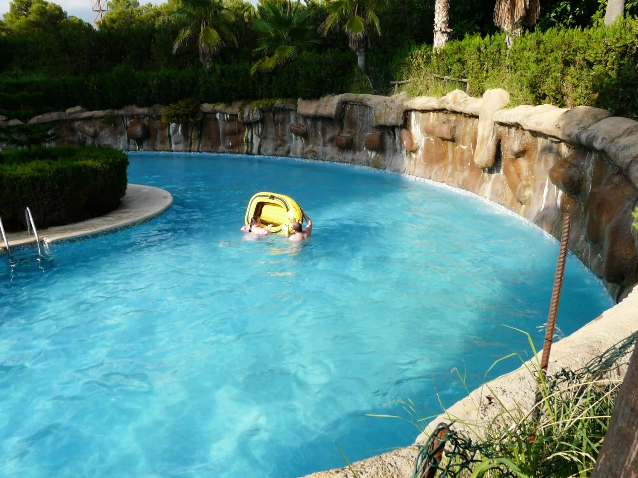 Swimming pool in Apartamentos Beni-Beach