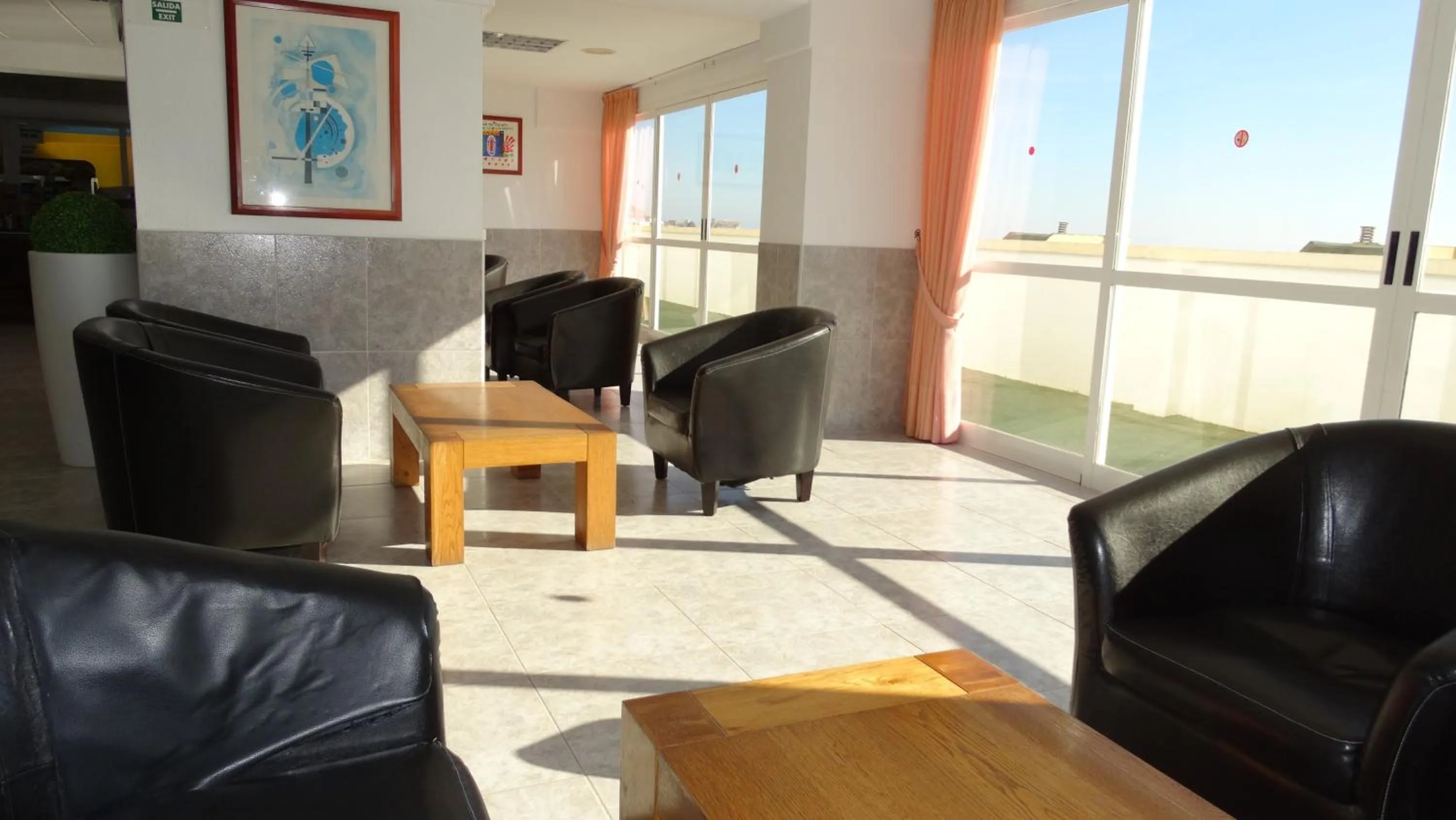 Communal lounge/ TV room in Apartamentos Beni-Beach