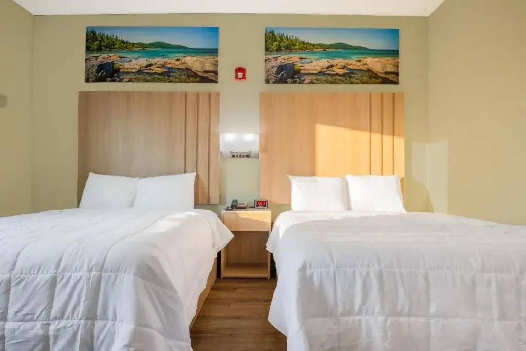 Bed in Royal Inn & Suites Bed in Royal Inn & Suites