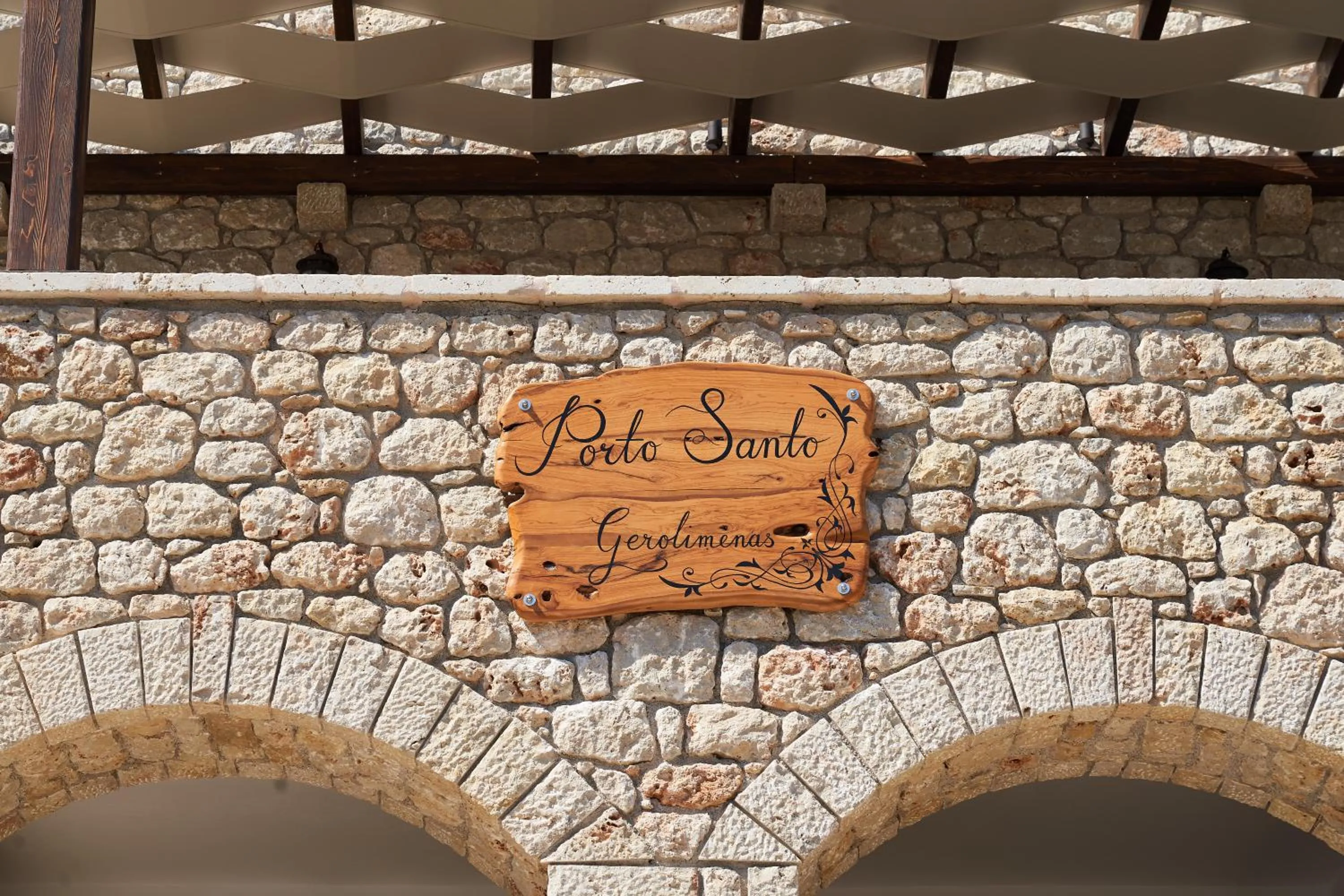 Text overlay in Porto Santo