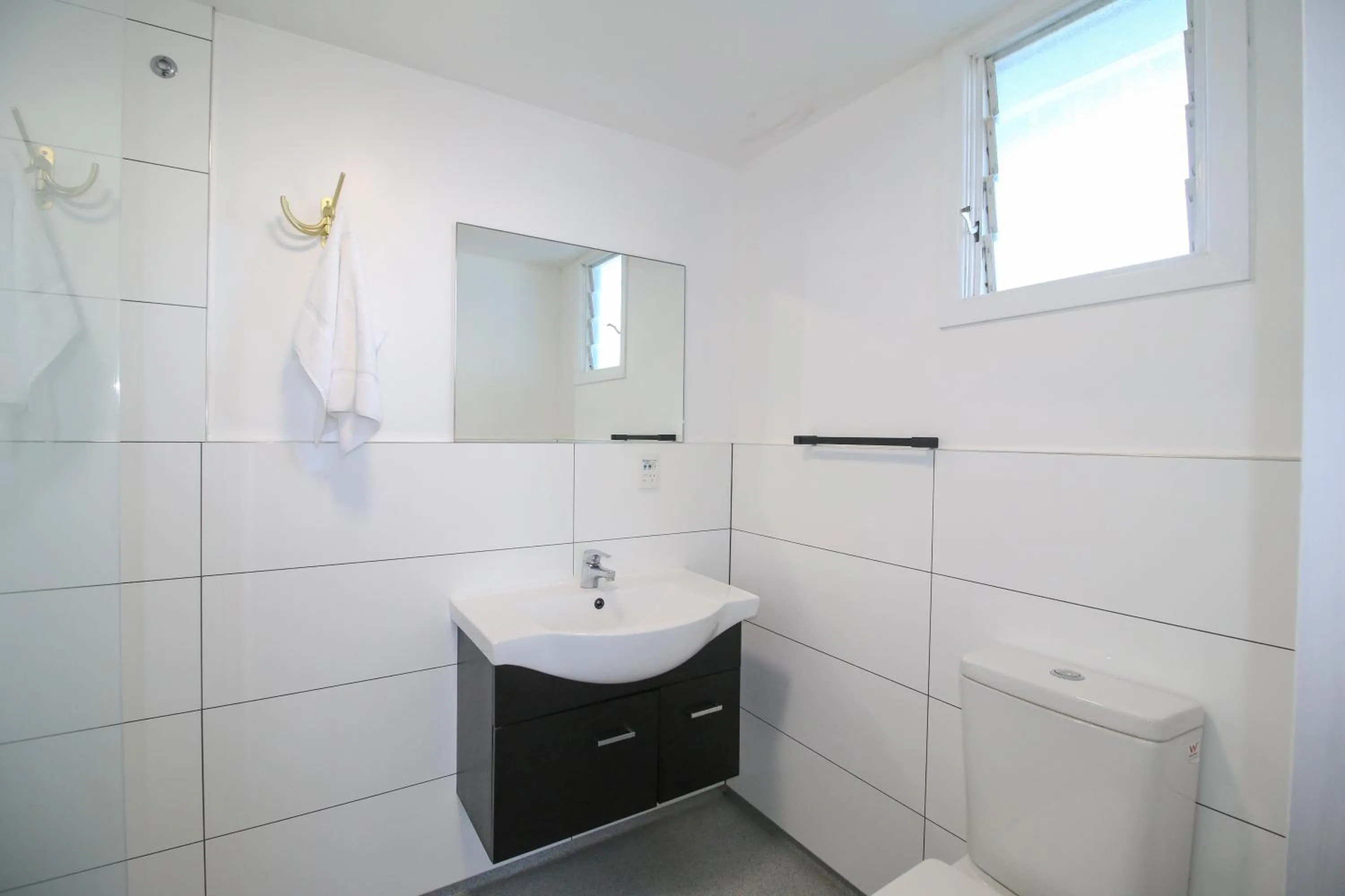Bathroom in Whitehouse Hotel