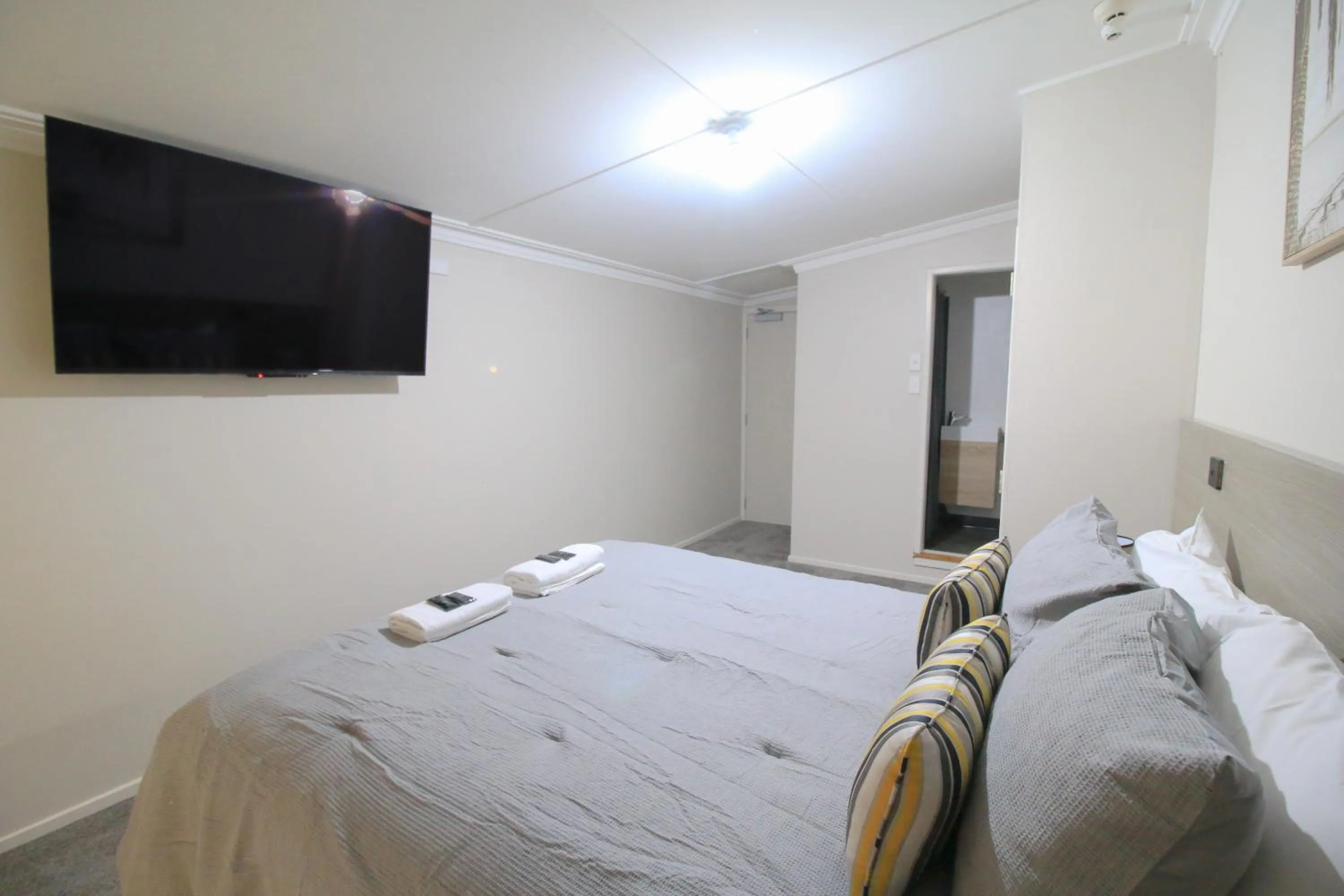 Bed in Whitehouse Hotel