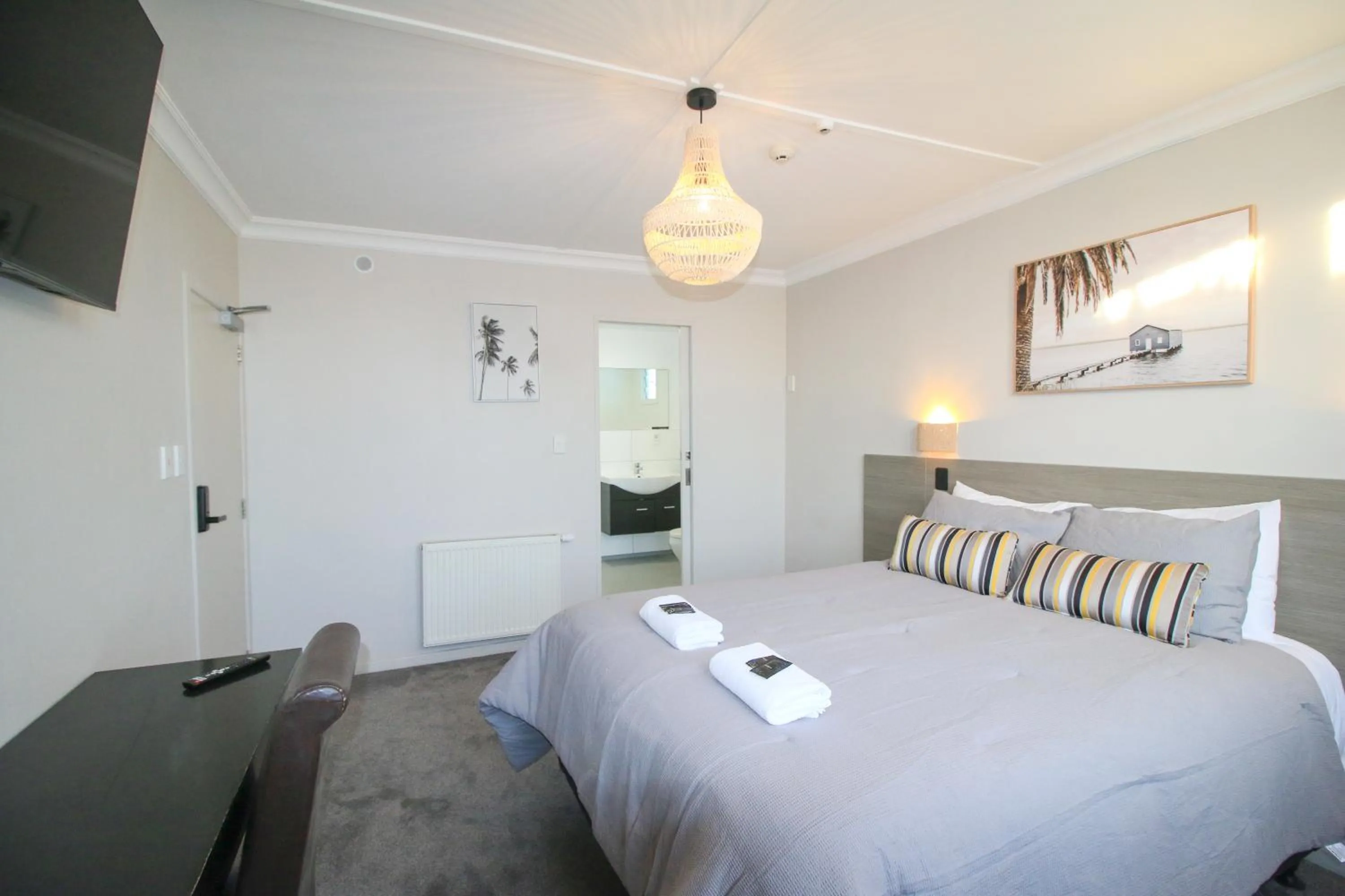 Bed in Whitehouse Hotel