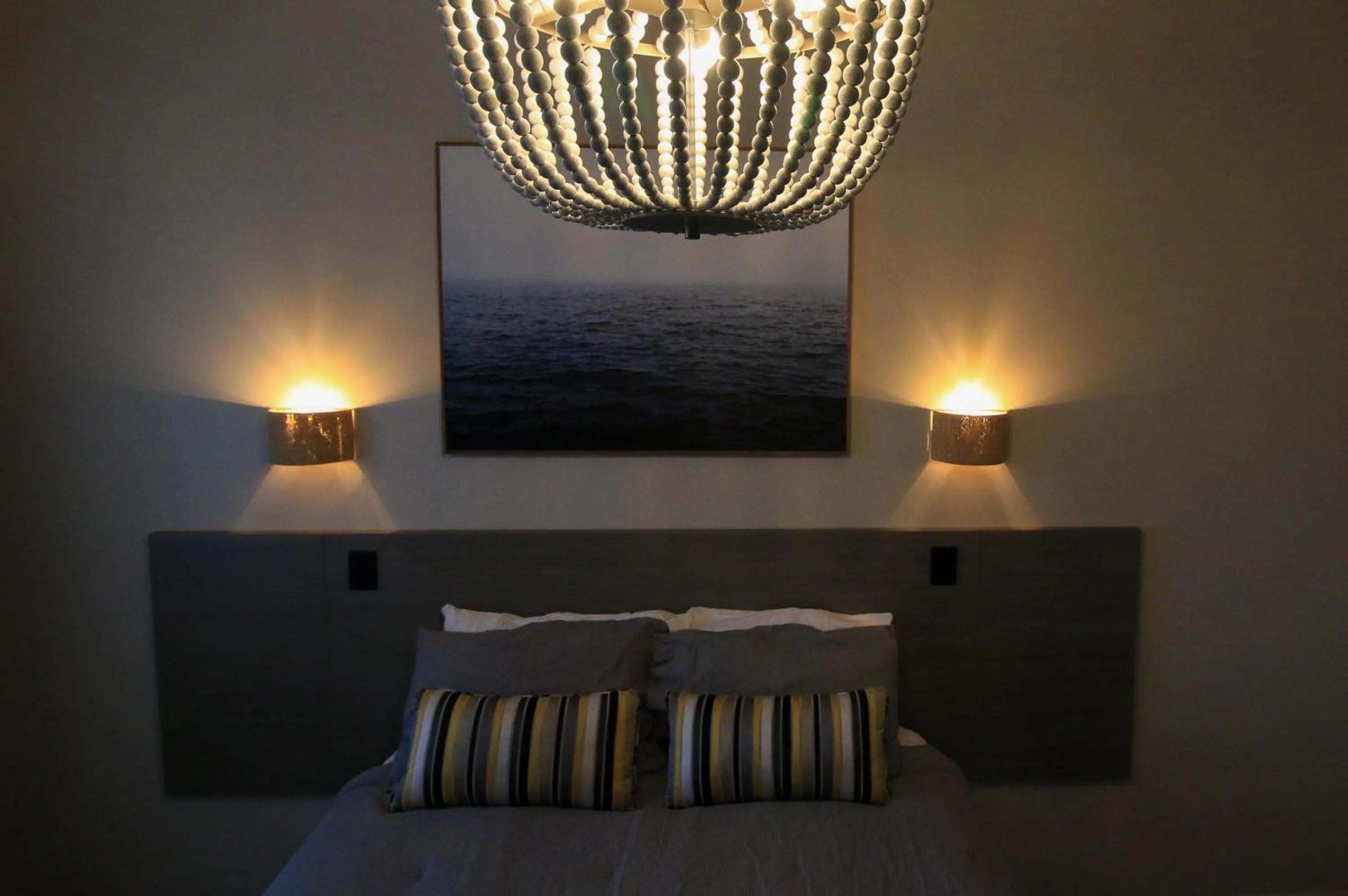 Bed in Whitehouse Hotel