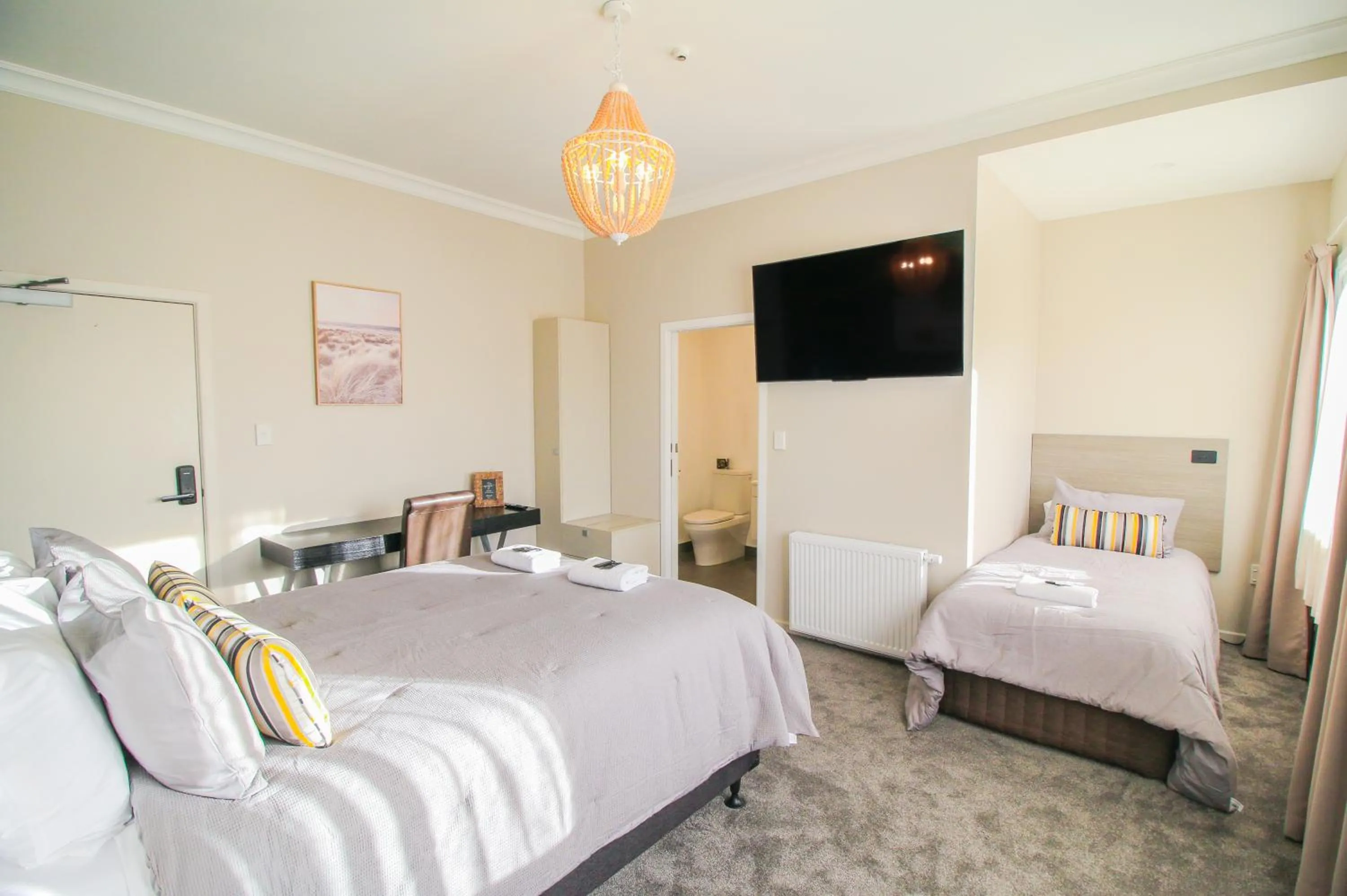 Bed in Whitehouse Hotel