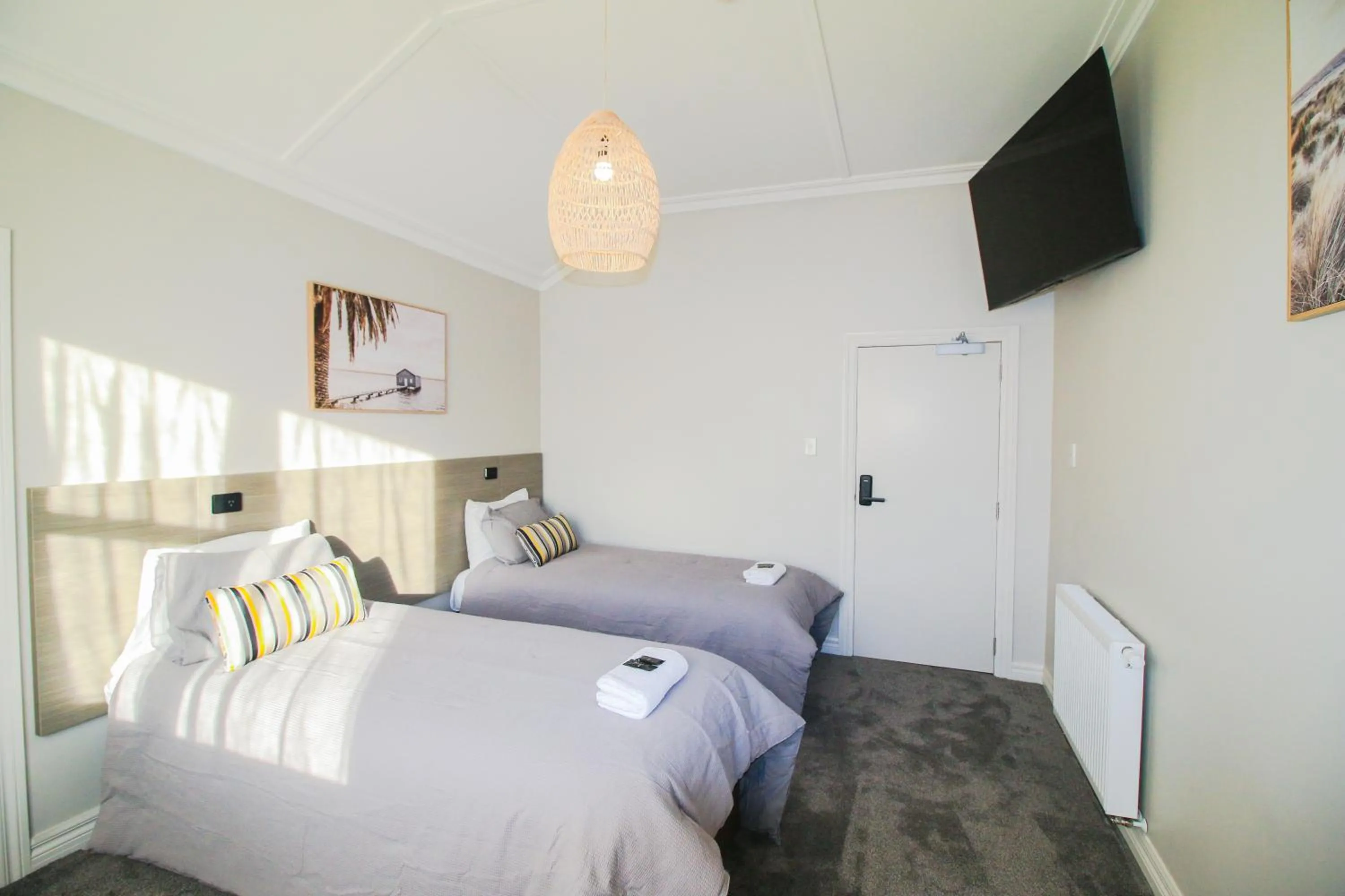 Bed in Whitehouse Hotel