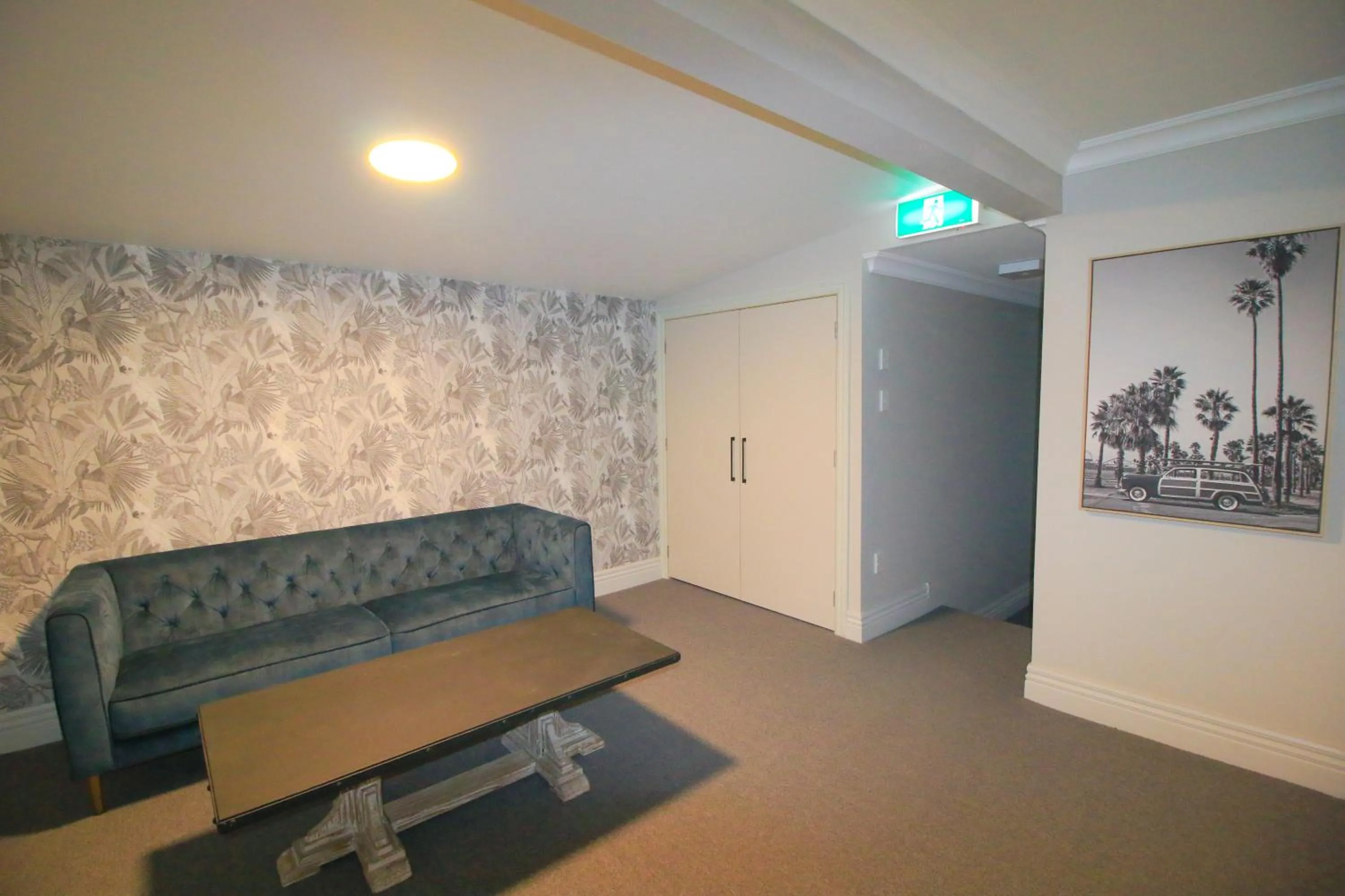 Seating area in Whitehouse Hotel